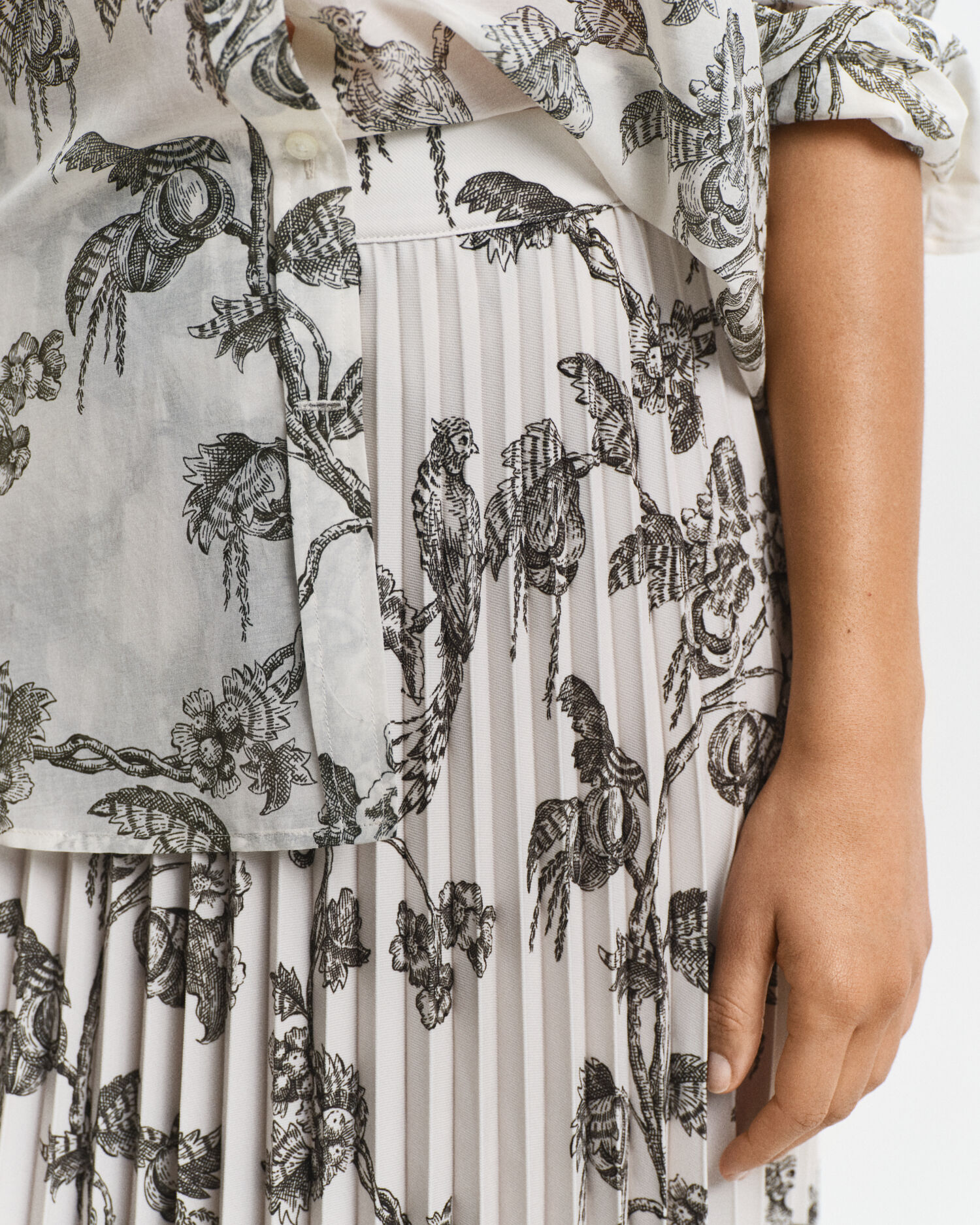 Halflange plooirok met boomprint