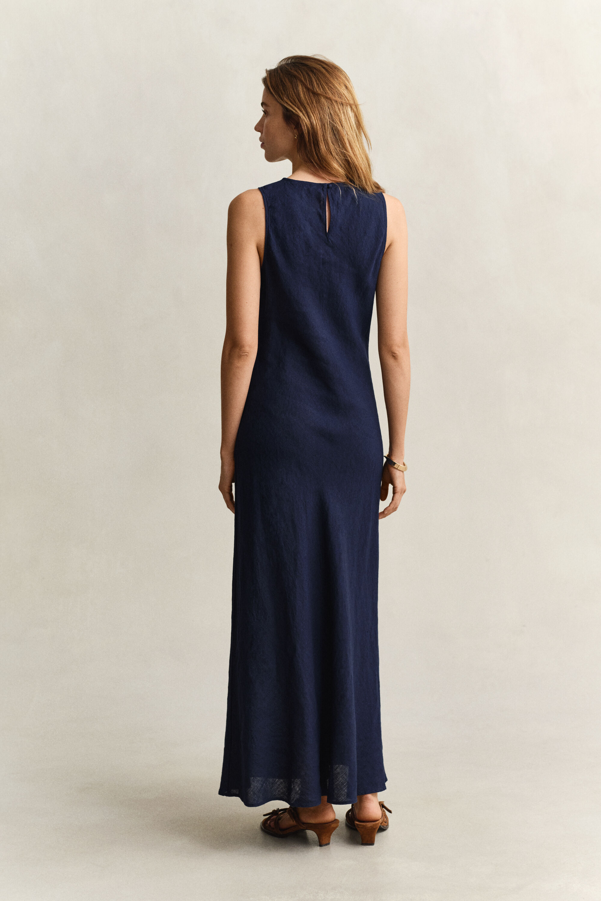 Schuin geknipte linnen midi-jurk