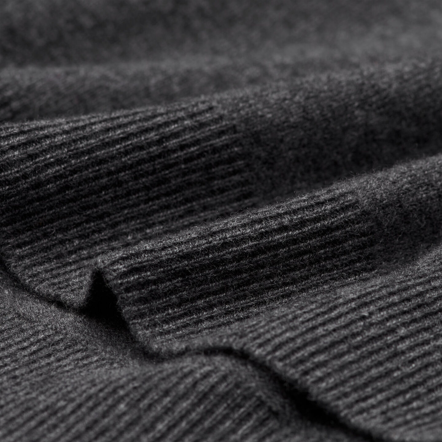 Trui met korte rits van buitengewoon zachte lamswol