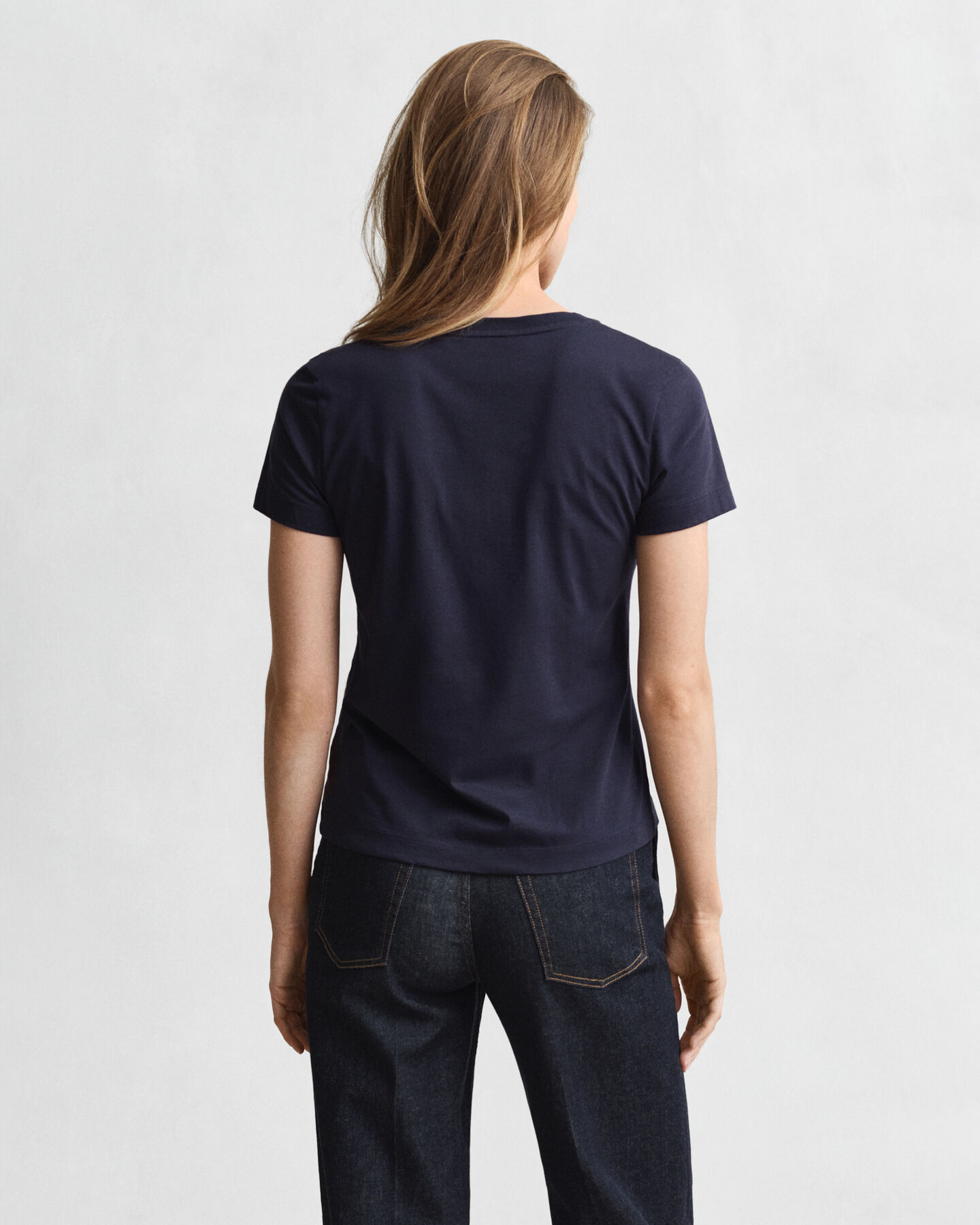 Shield T-shirt met V-hals