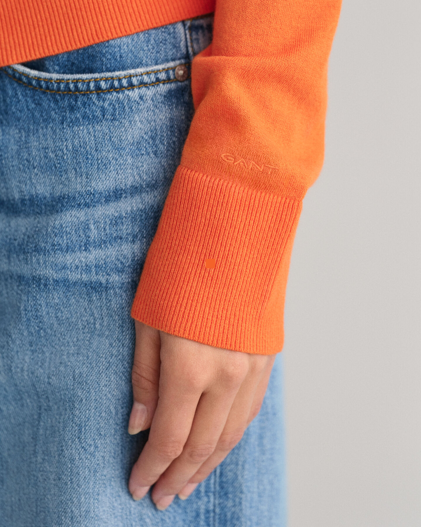 Fijngebreide trui met V-hals