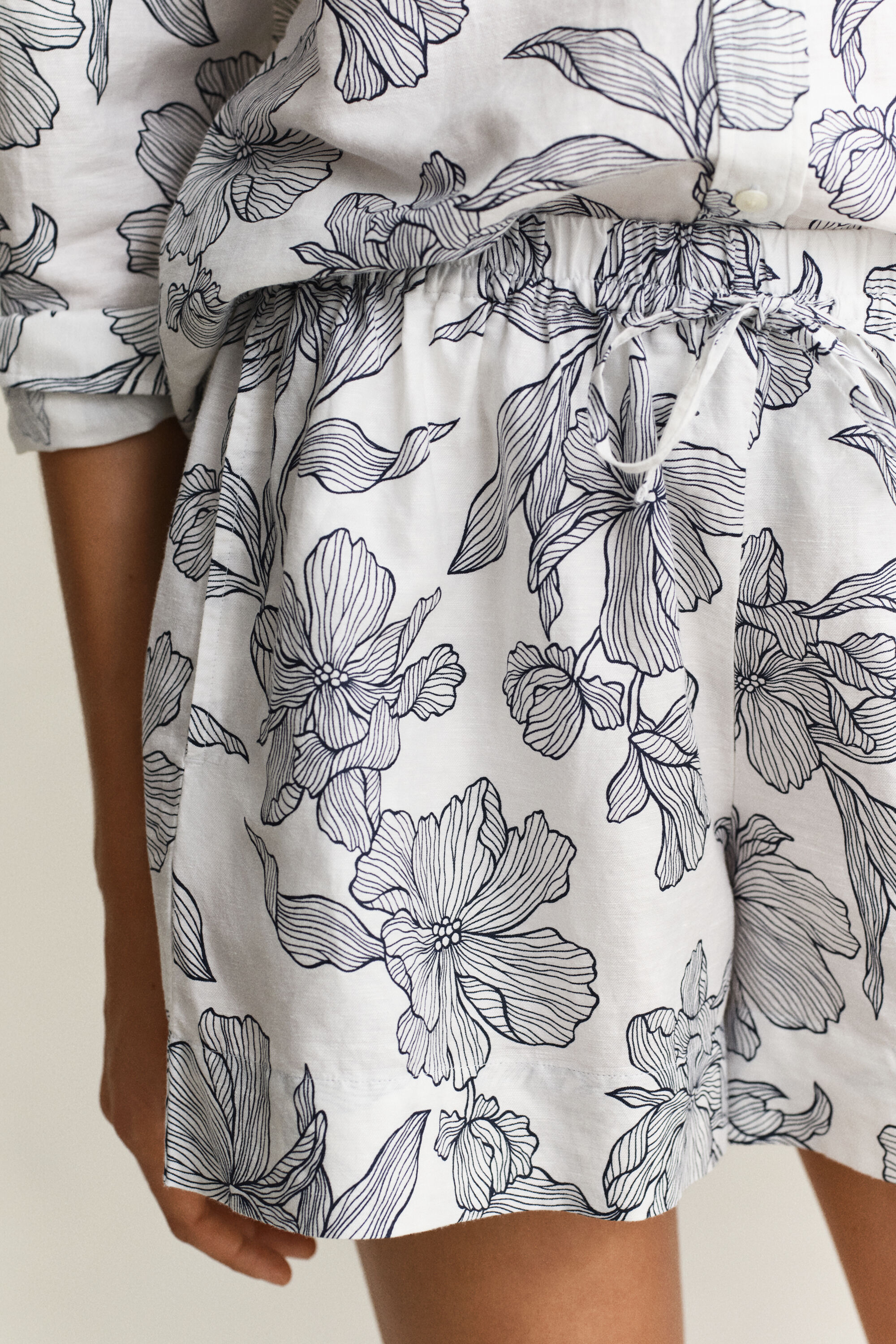 Gebloemde linnen short