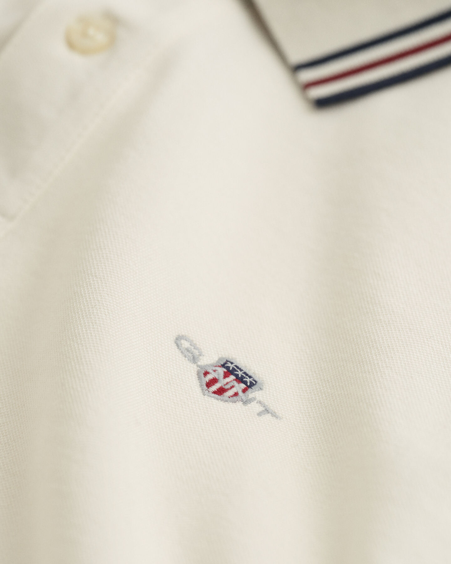 Poloshirt met biesje langs de kraag