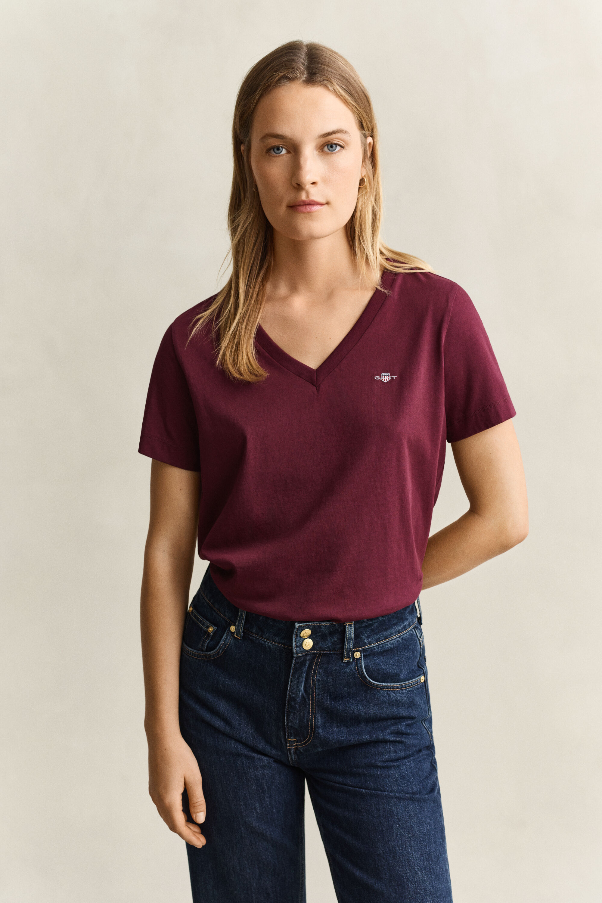 Shield T-shirt met V-hals