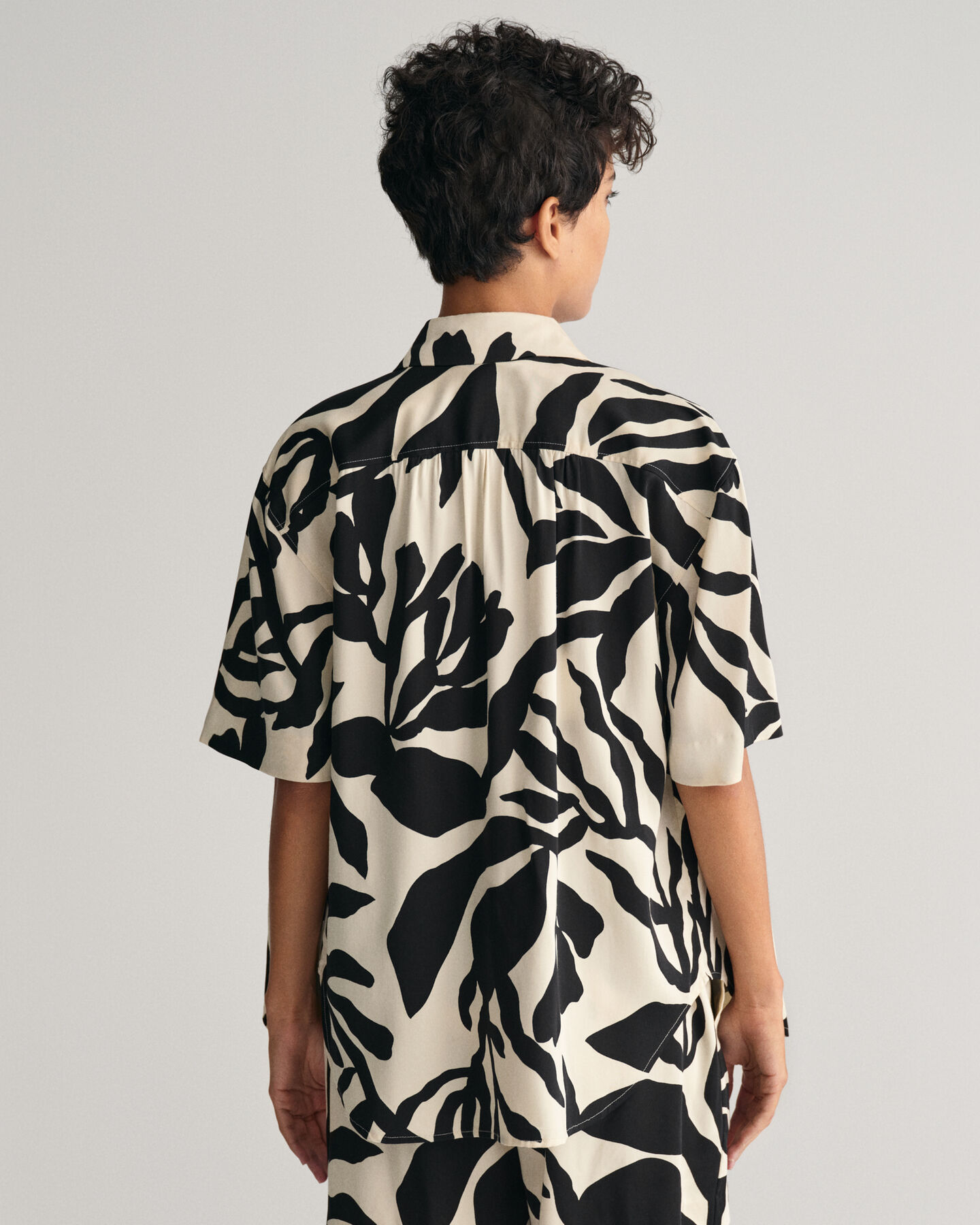 Relaxed Fit Palm Print blouse met korte mouwen