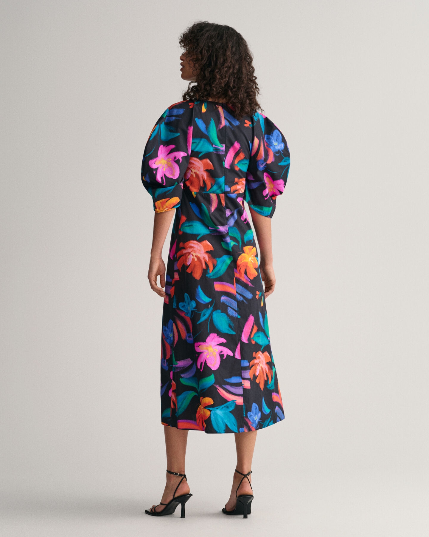 Jurk met bloemenprint en losse mouwen