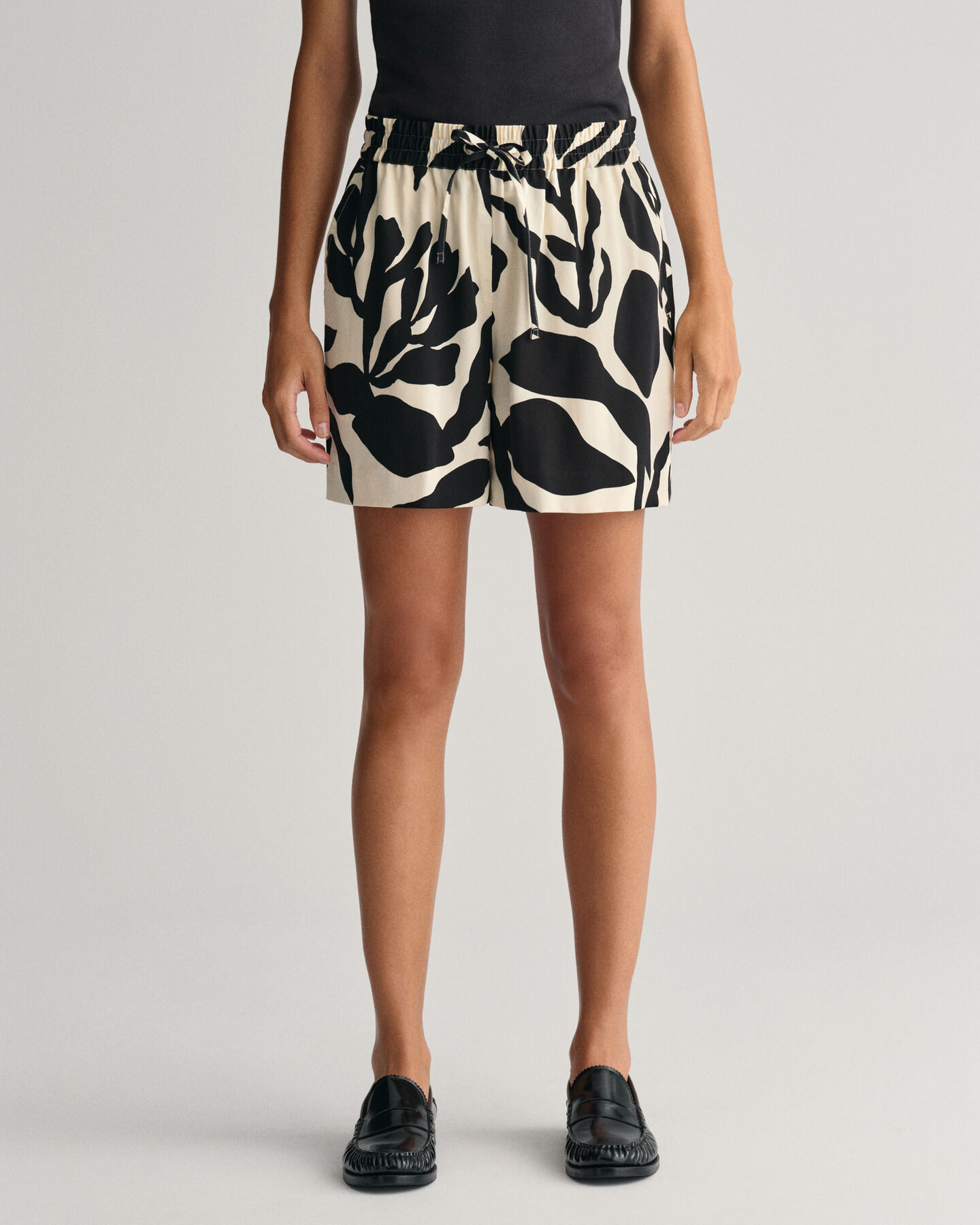 Relaxed Fit Palm Print Pull-On short