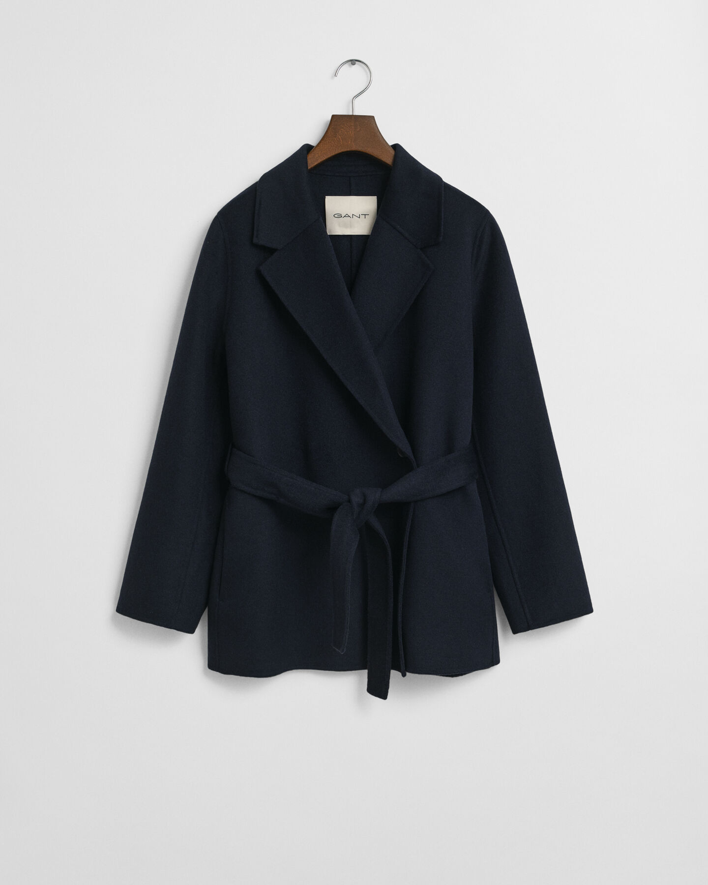 Met de hand gestikte jasje met ceintuur