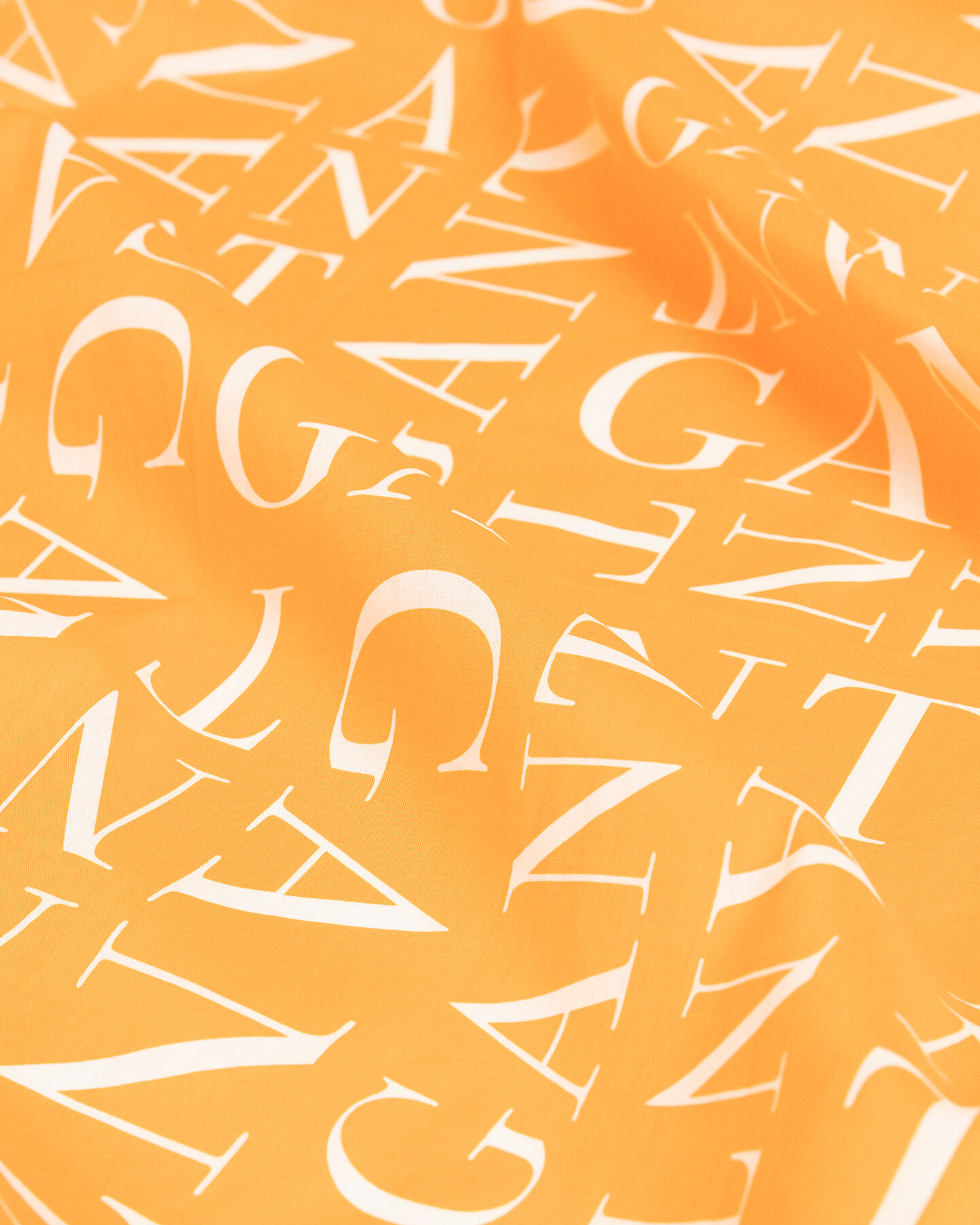 Sarong met typografische print