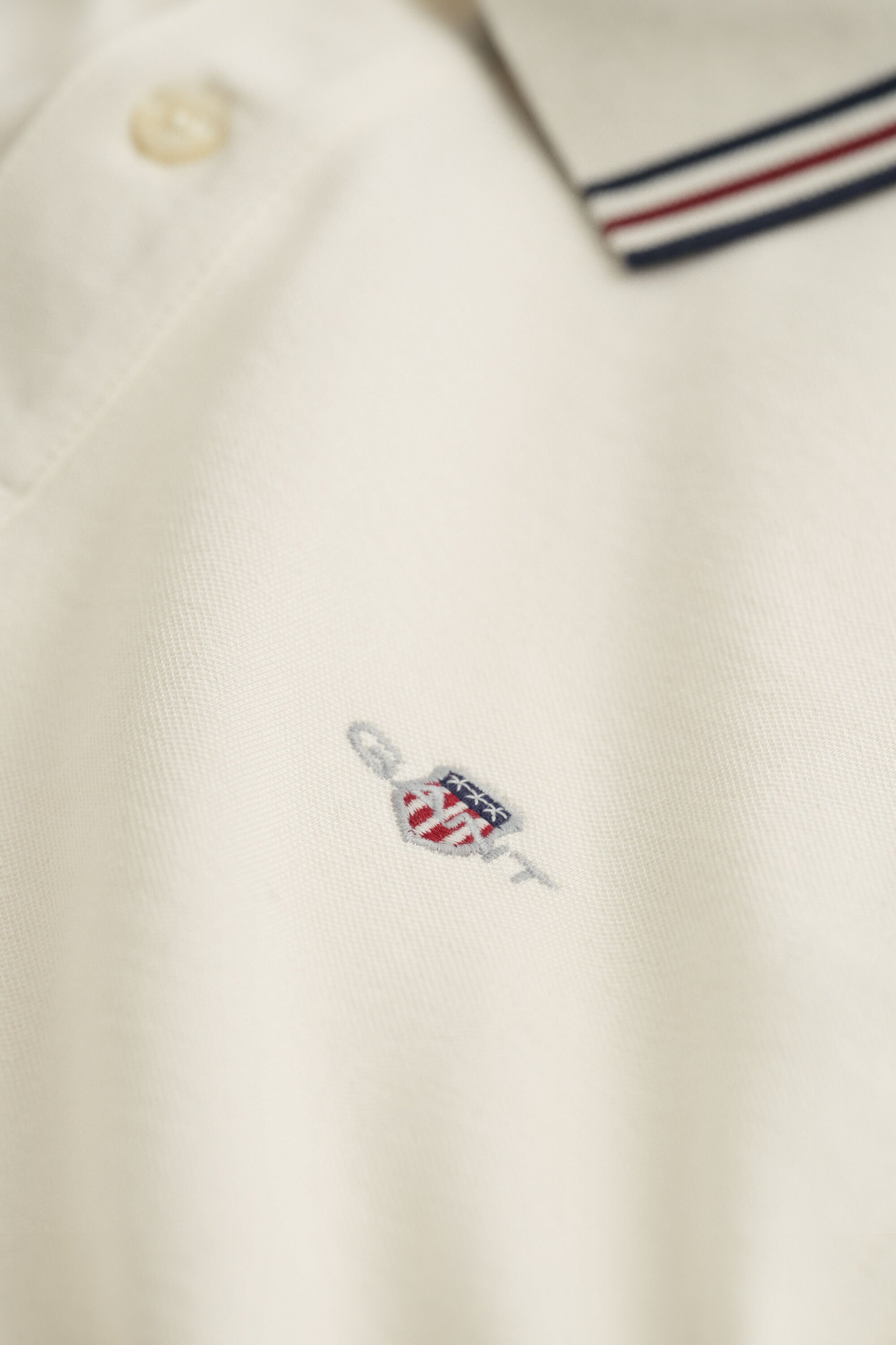 Poloshirt met biesje langs de kraag