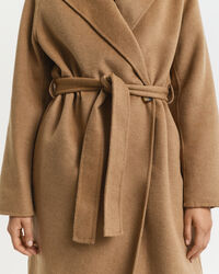 Met de hand gestikte jas met ceintuur