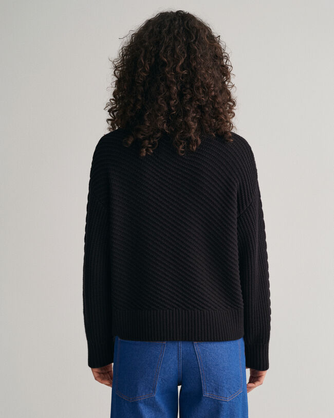 Gebreide coltrui met kabels en knopen