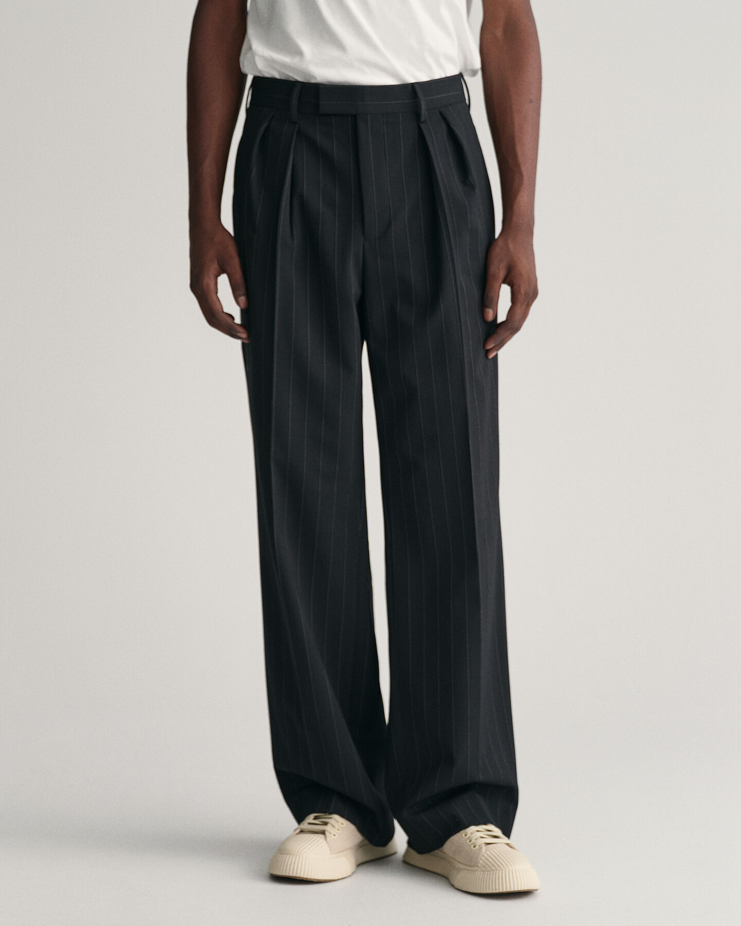 Kostuumbroek met plooien en krijtstreep