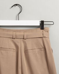 Fluid chino met plooien en hoge taille