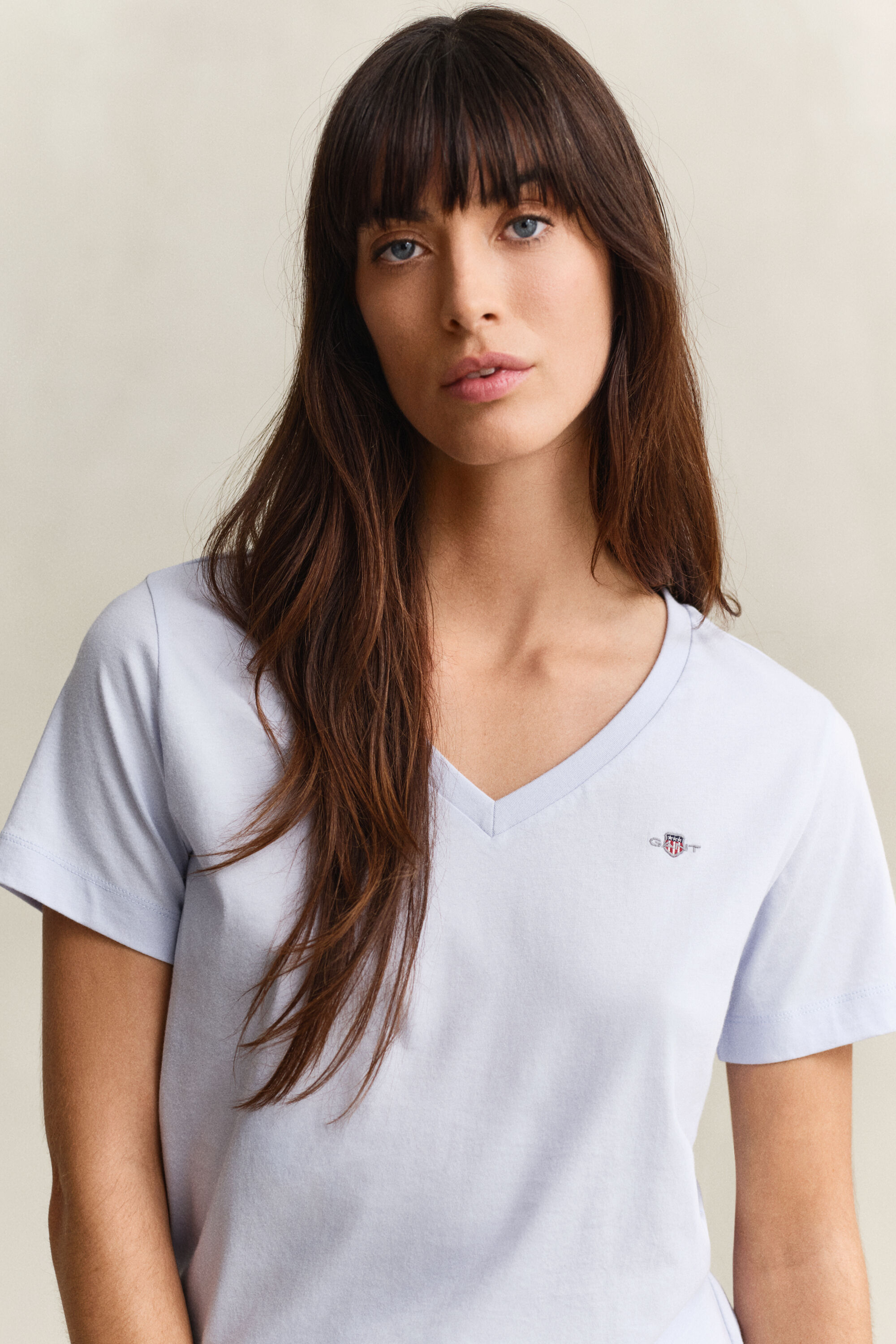 Shield T-shirt met V-hals