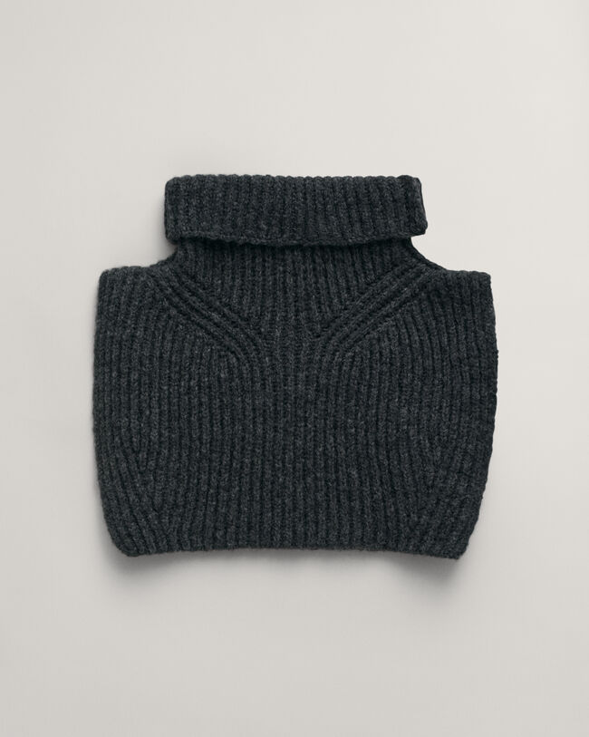 Ribgebreide slabkraag