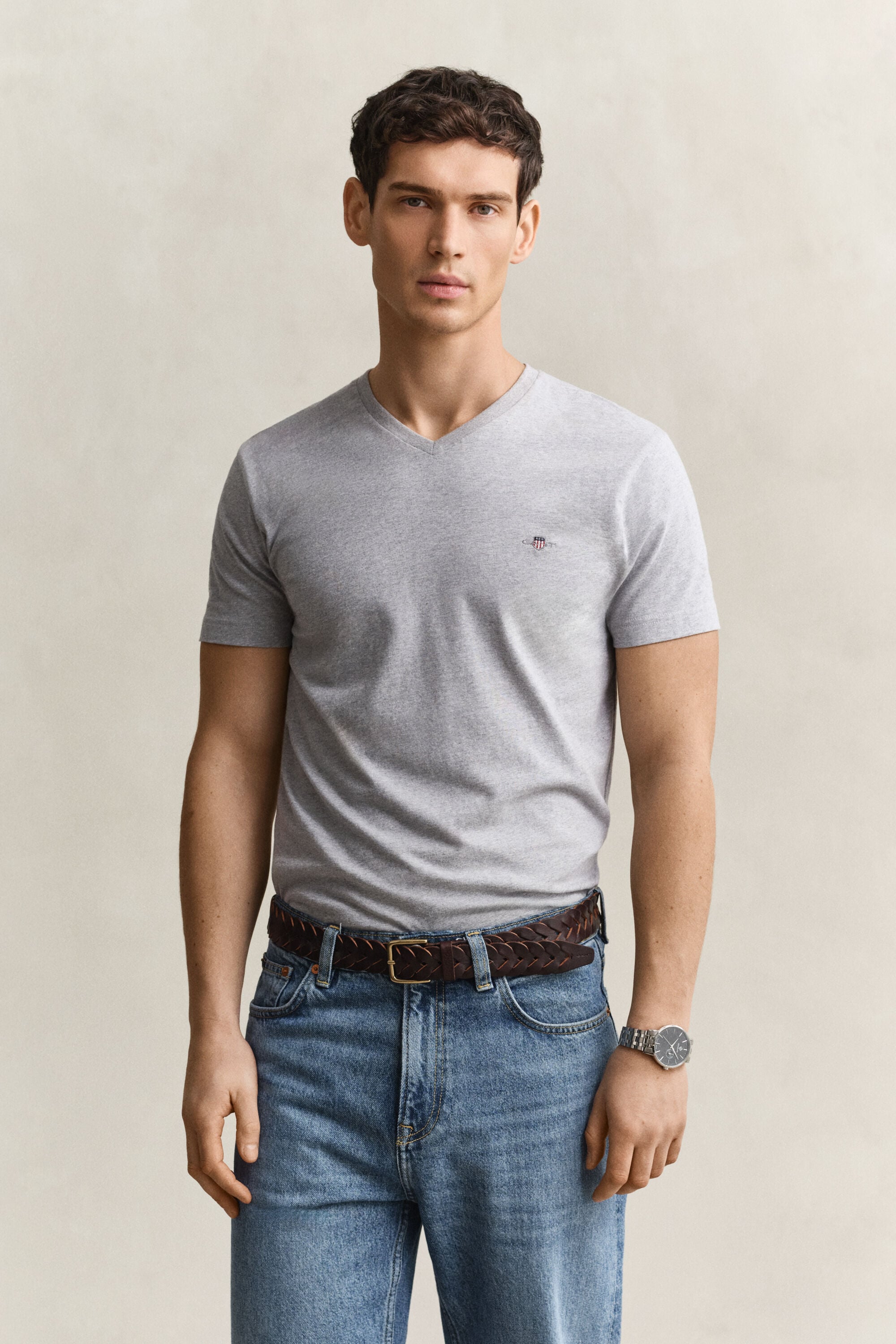 Slim Fit Shield T-shirt met V-hals