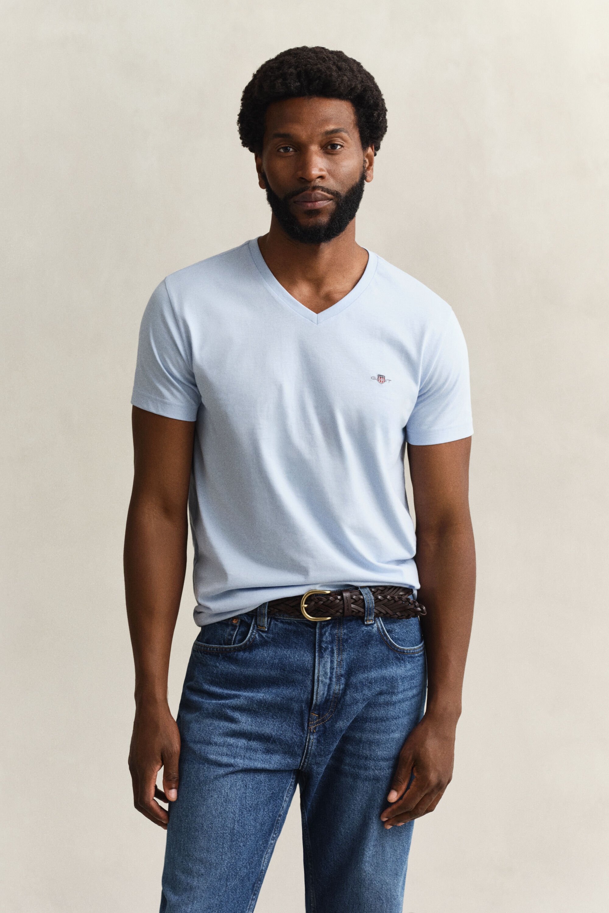 Slim Fit Shield T-shirt met V-hals