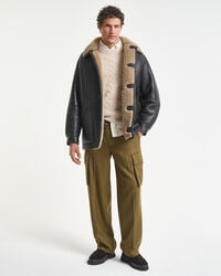 Jack van lamsleer in gedragen look 