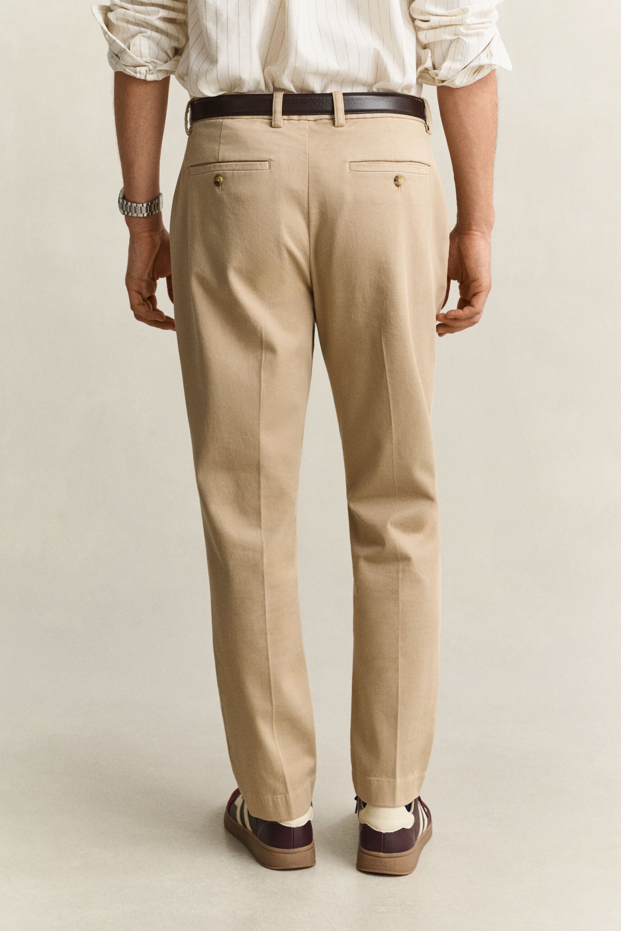 Chino met taps toelopende pijpen