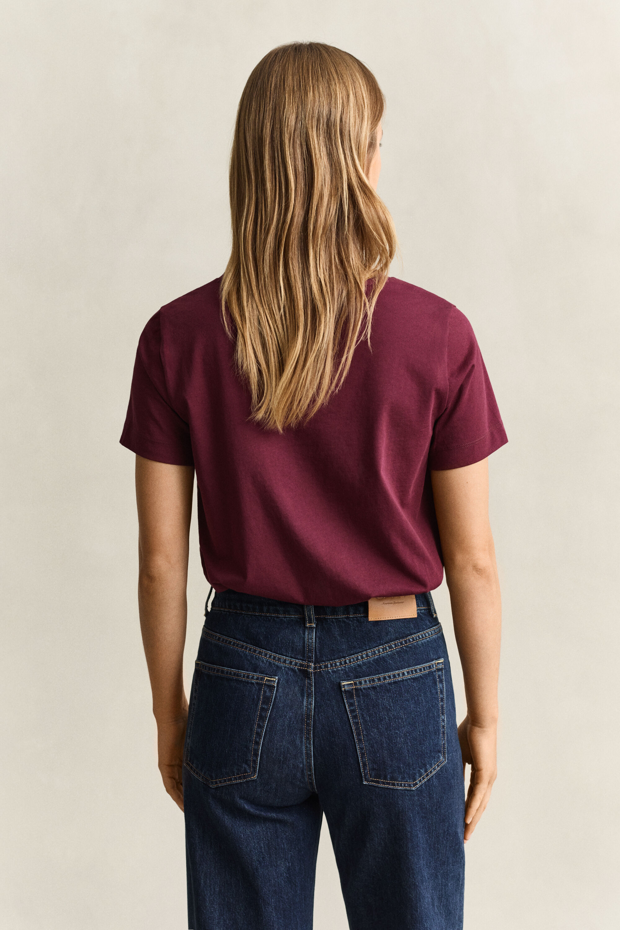 Shield T-shirt met V-hals