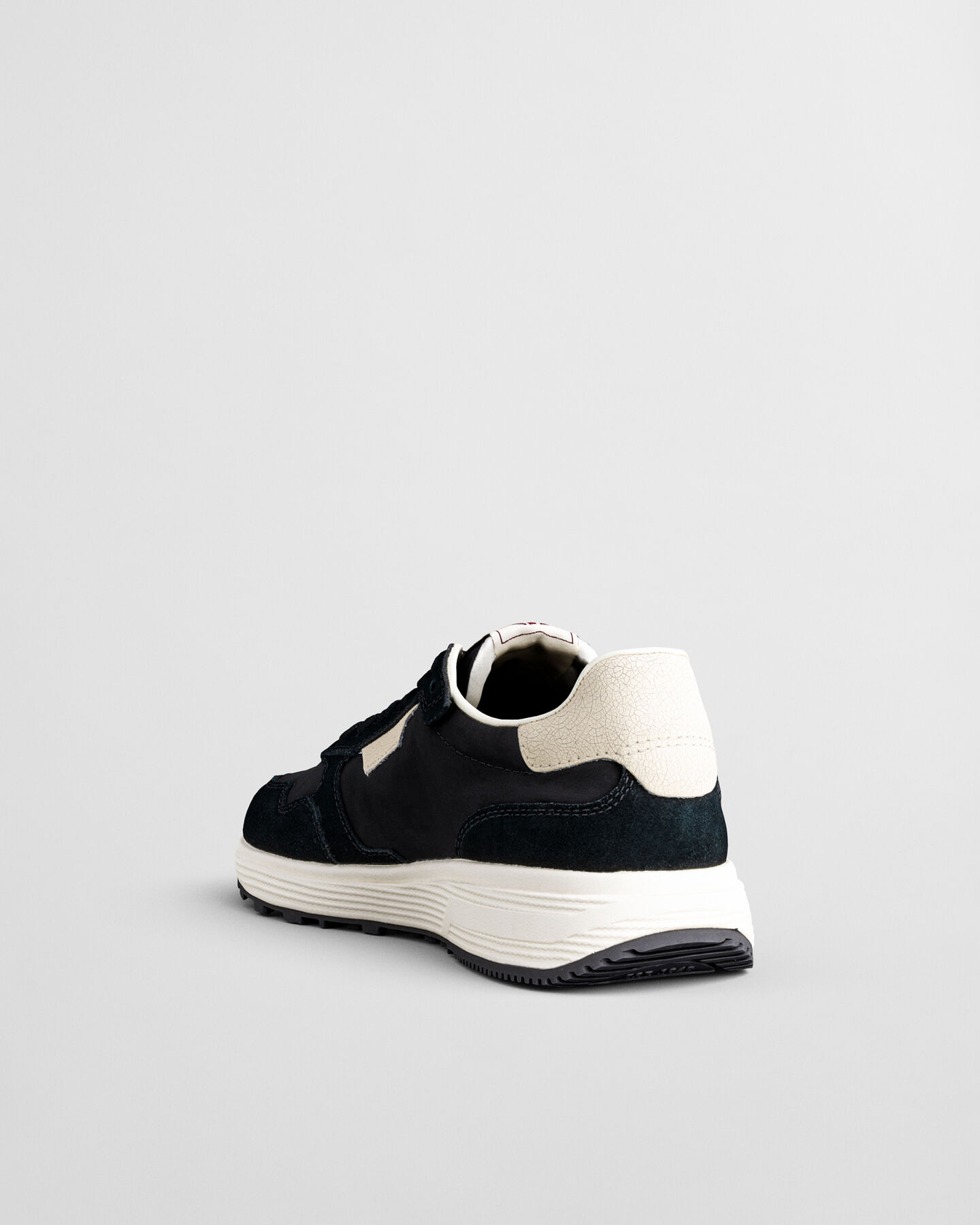 Beywin sneakers van suède en nylon