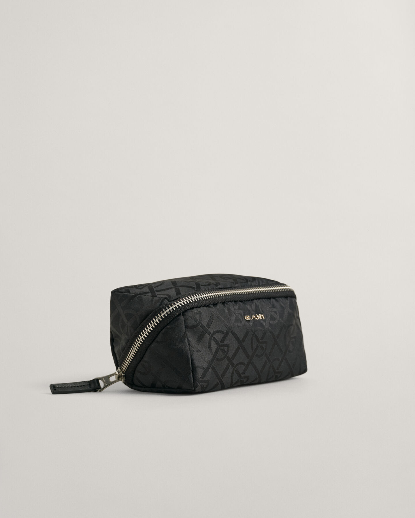 G Patterned make-uptas