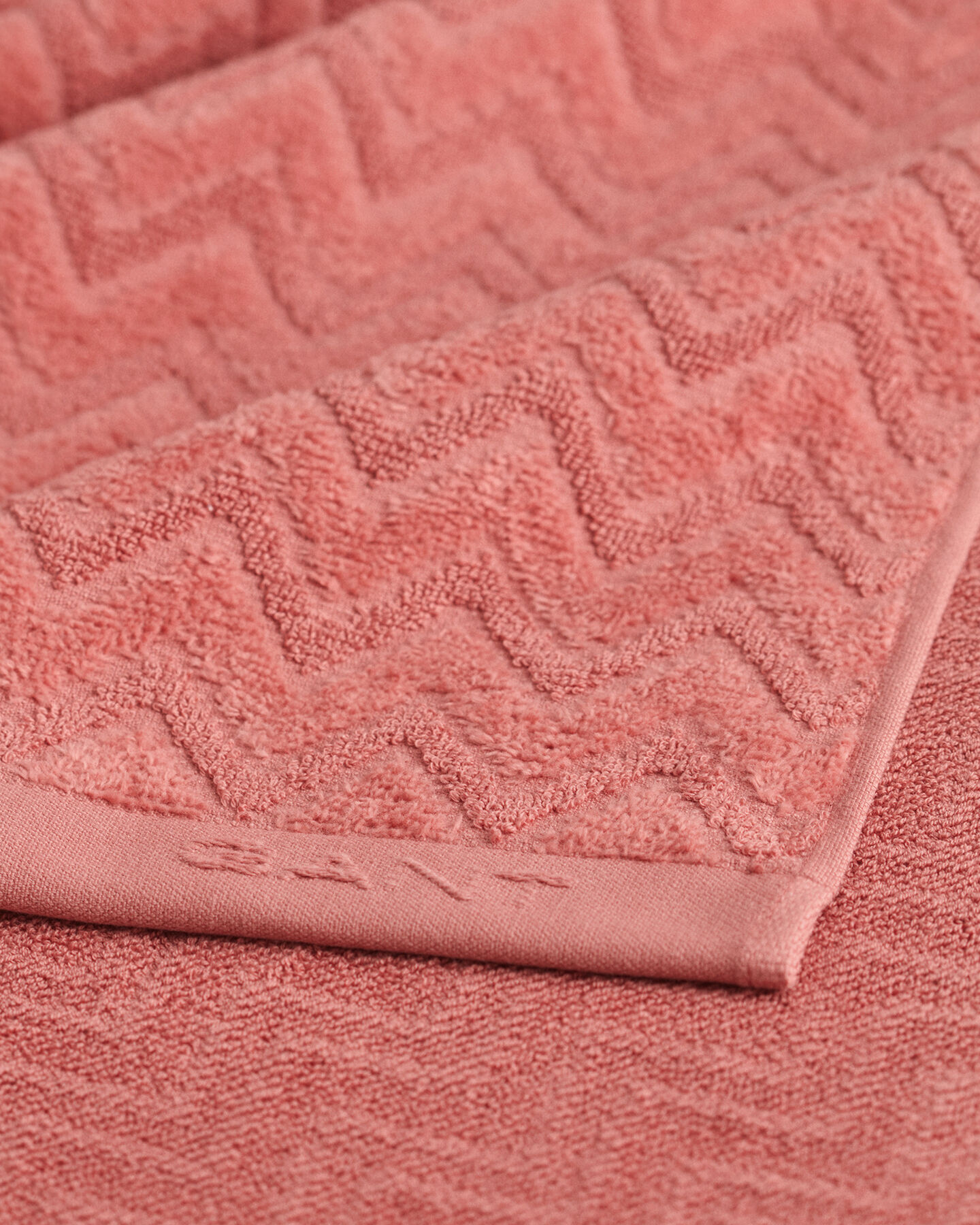 Jacquard handdoek met visgraatmotief 70 x 140 cm