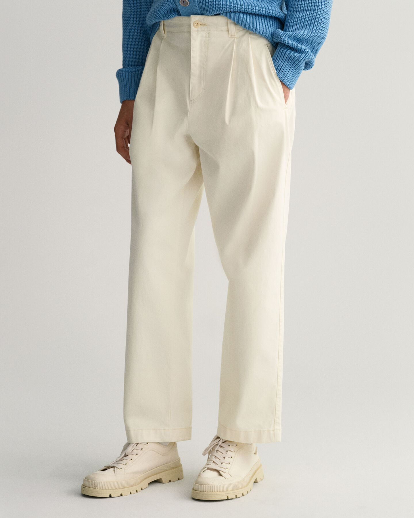 Relaxed Fit chino met plooien