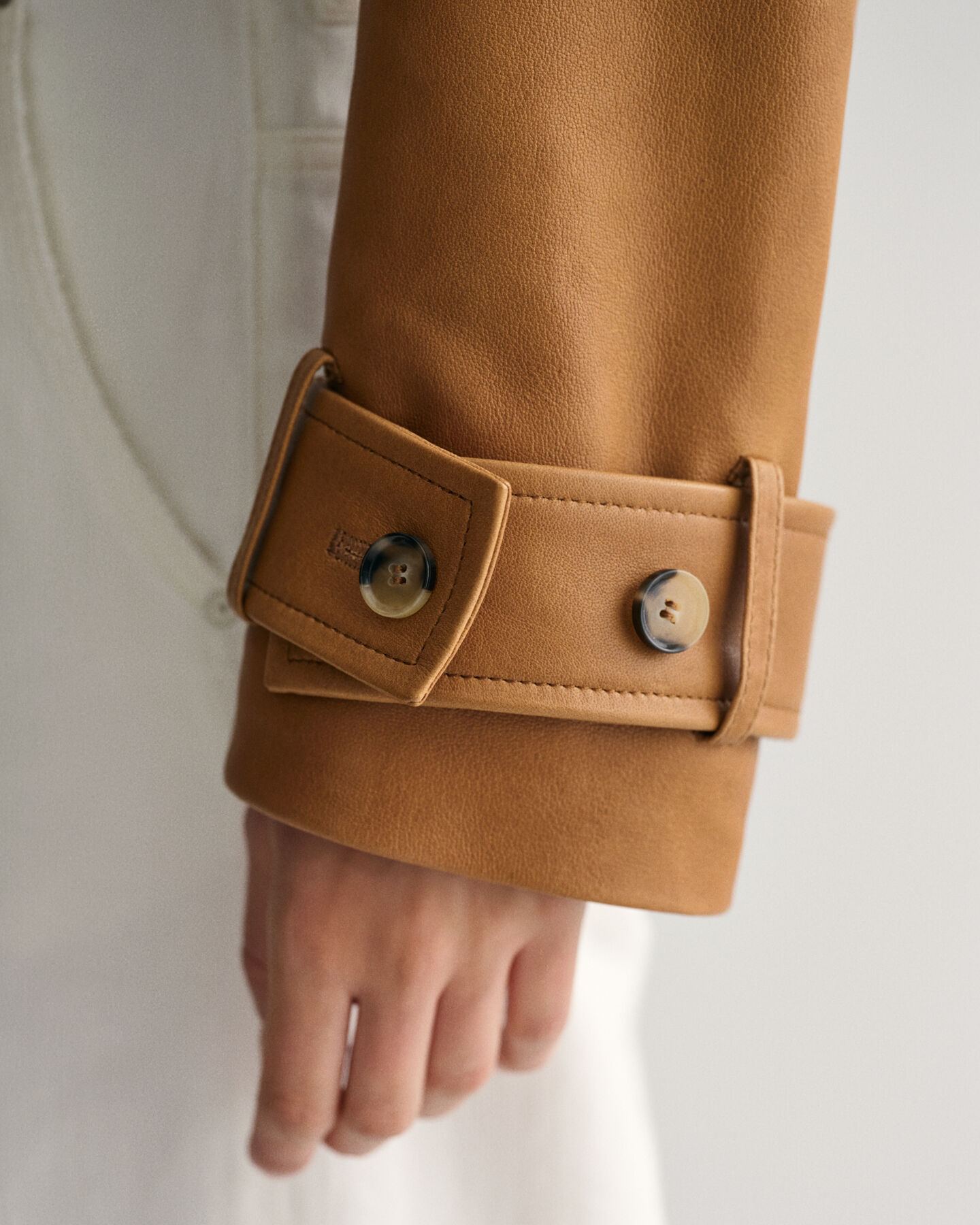 Cropped trenchcoat van leer