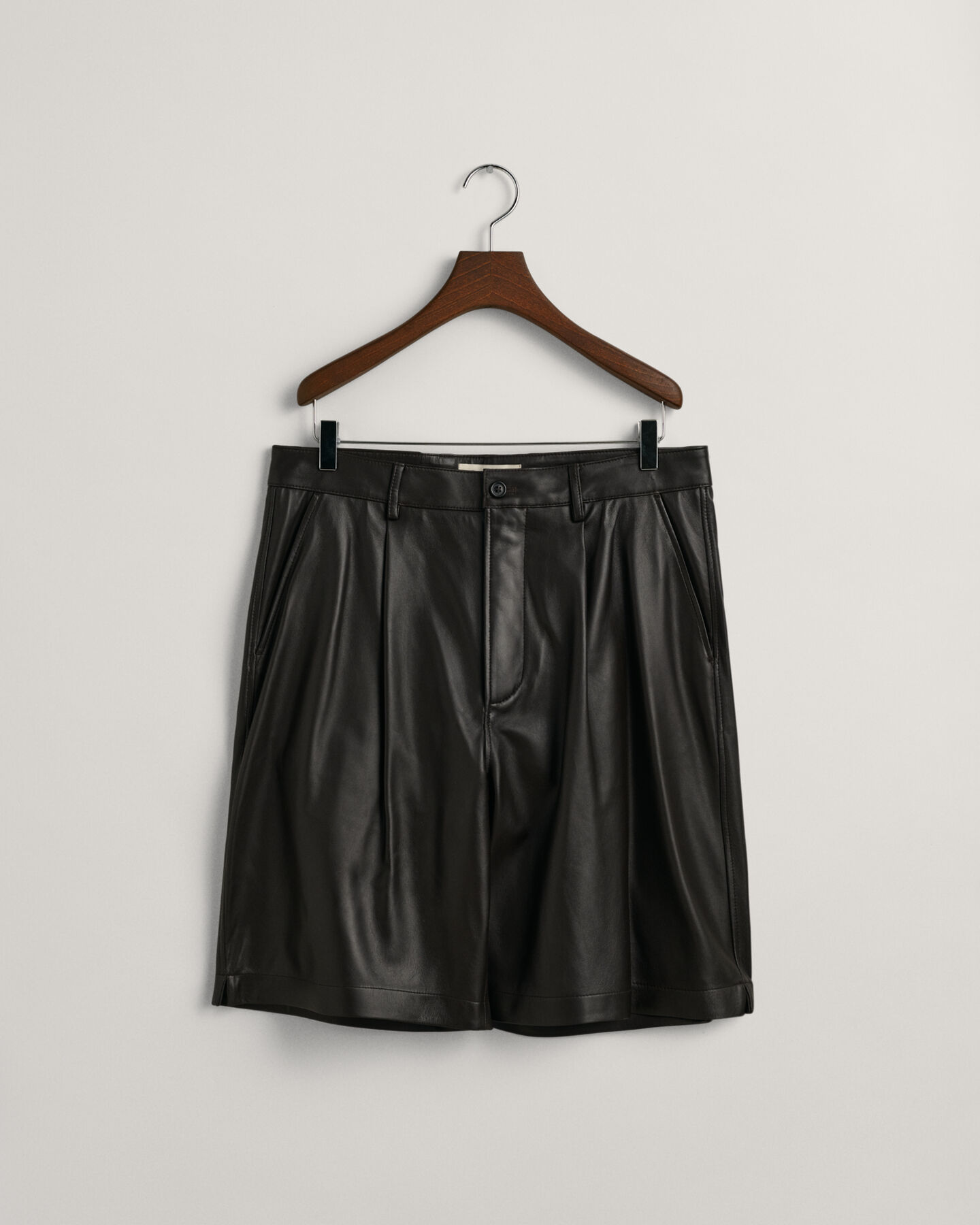 Leren short