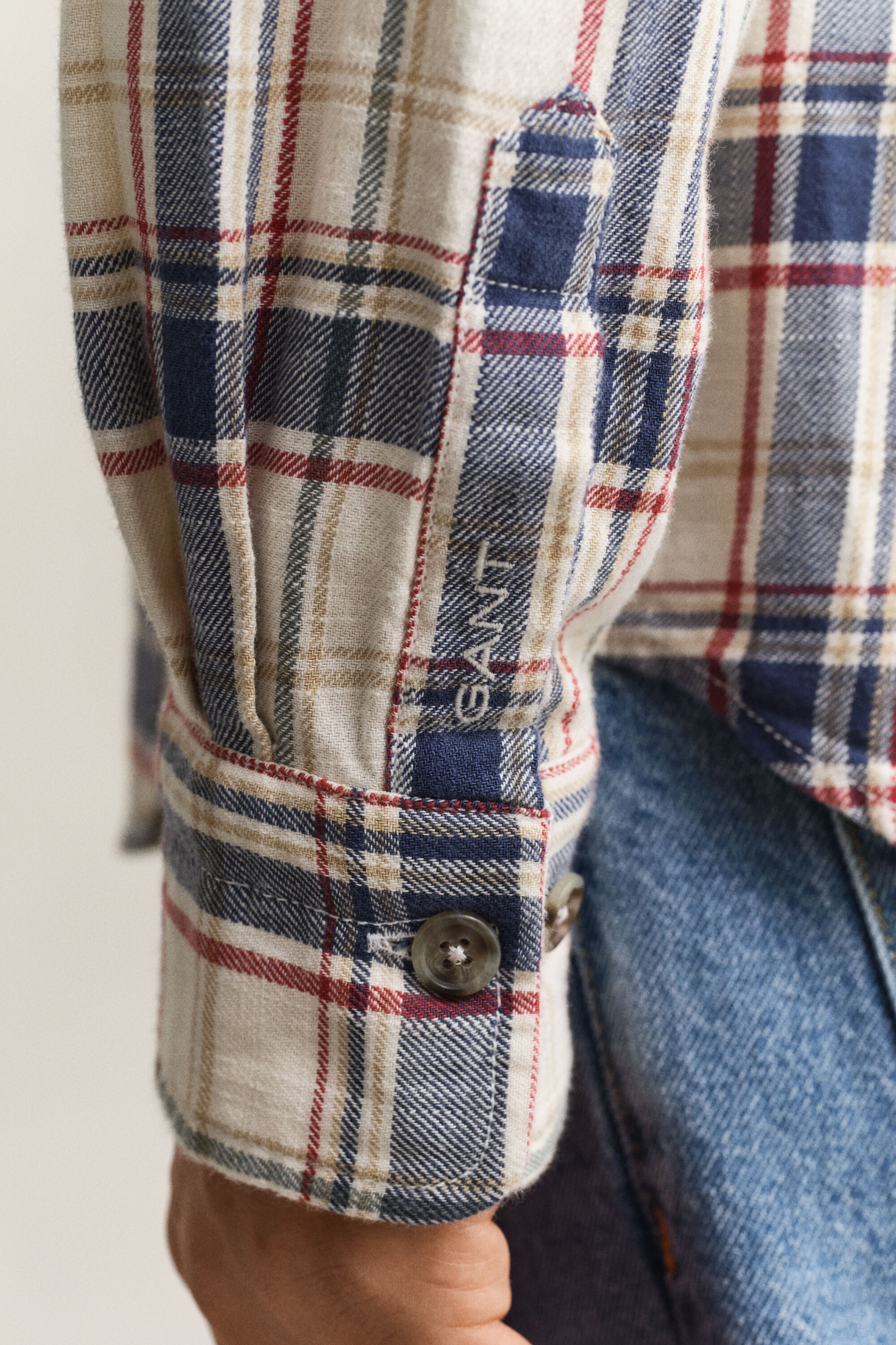 Overoverhemd van keperstof met opgestikte zakken