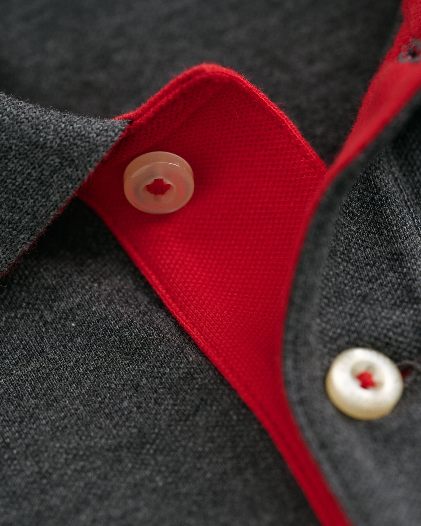 Piqué Rugger met contrasterend detail