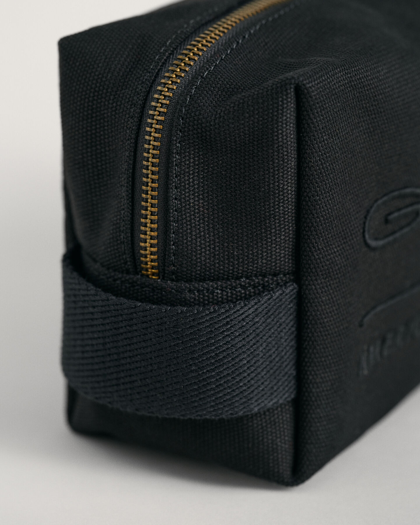 Tonal Shield toilettas