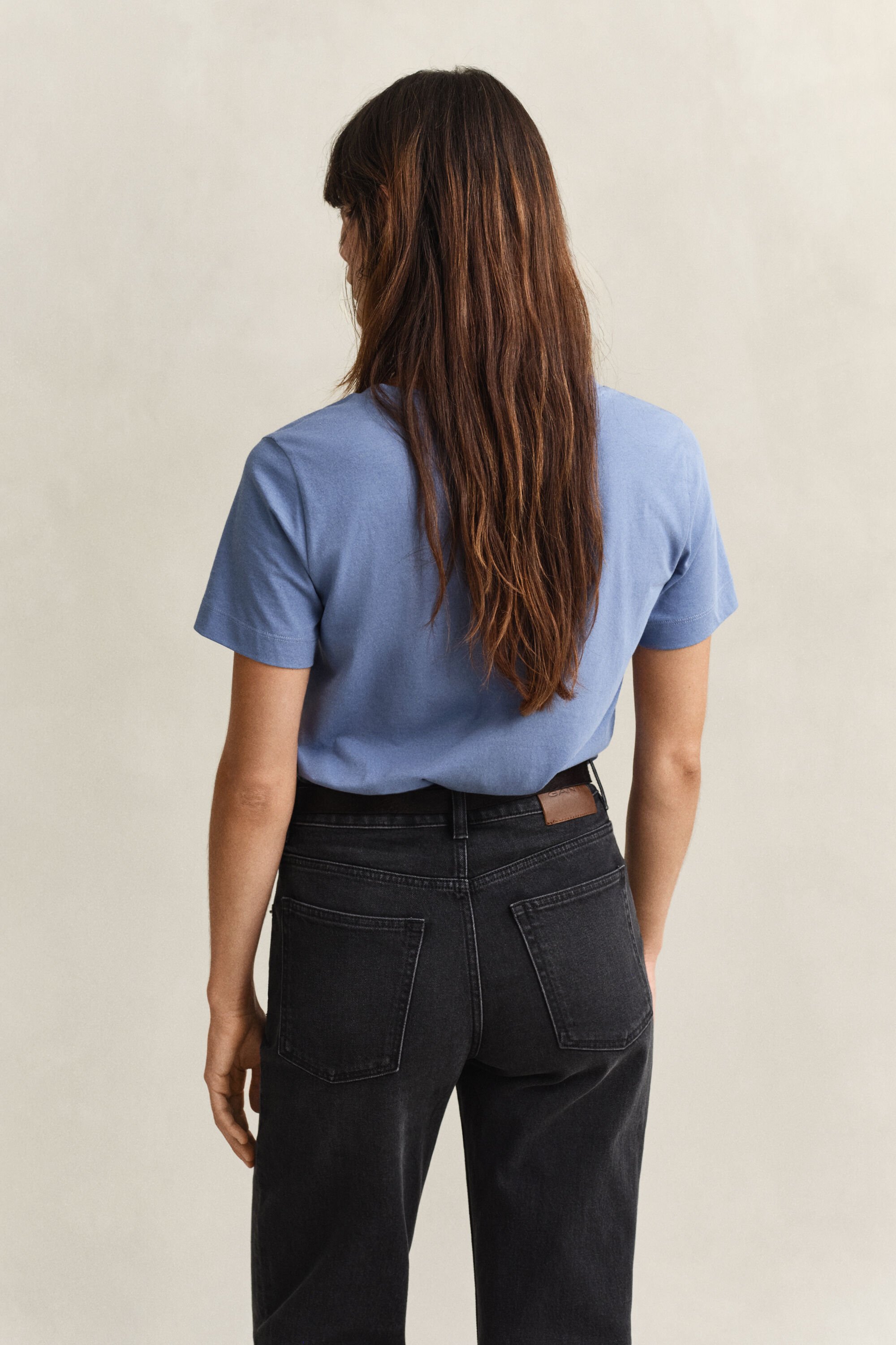 Shield T-shirt met V-hals