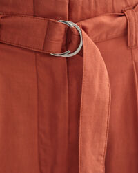 Cropped broek met wijde pijpen en ceintuur