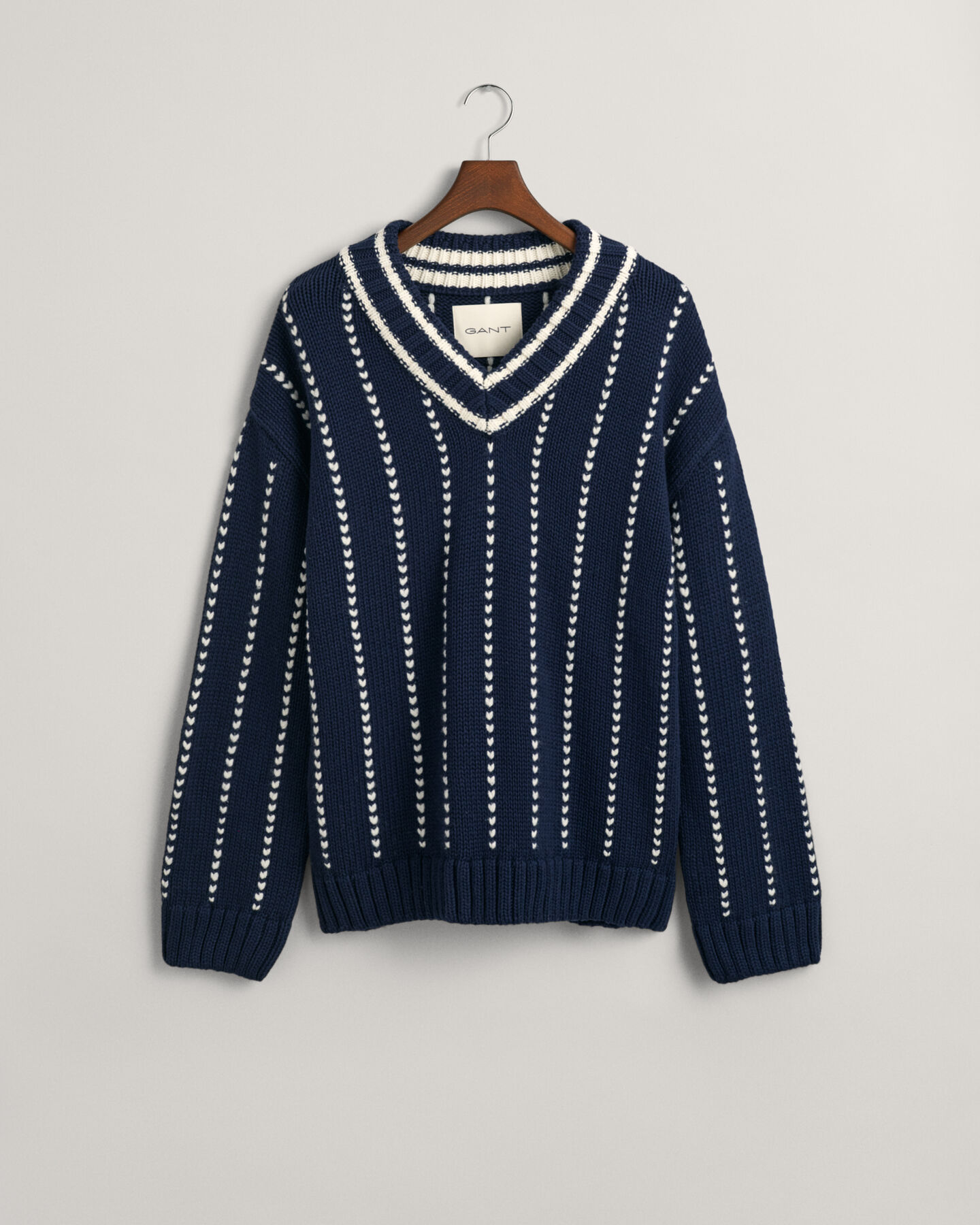 Sweater met krijtstreep en V-hals in collegestijl