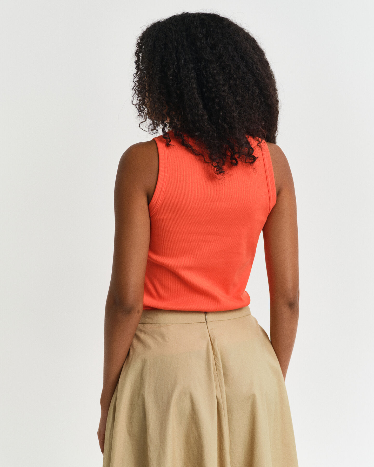 Geribde tanktop met hoge halslijn