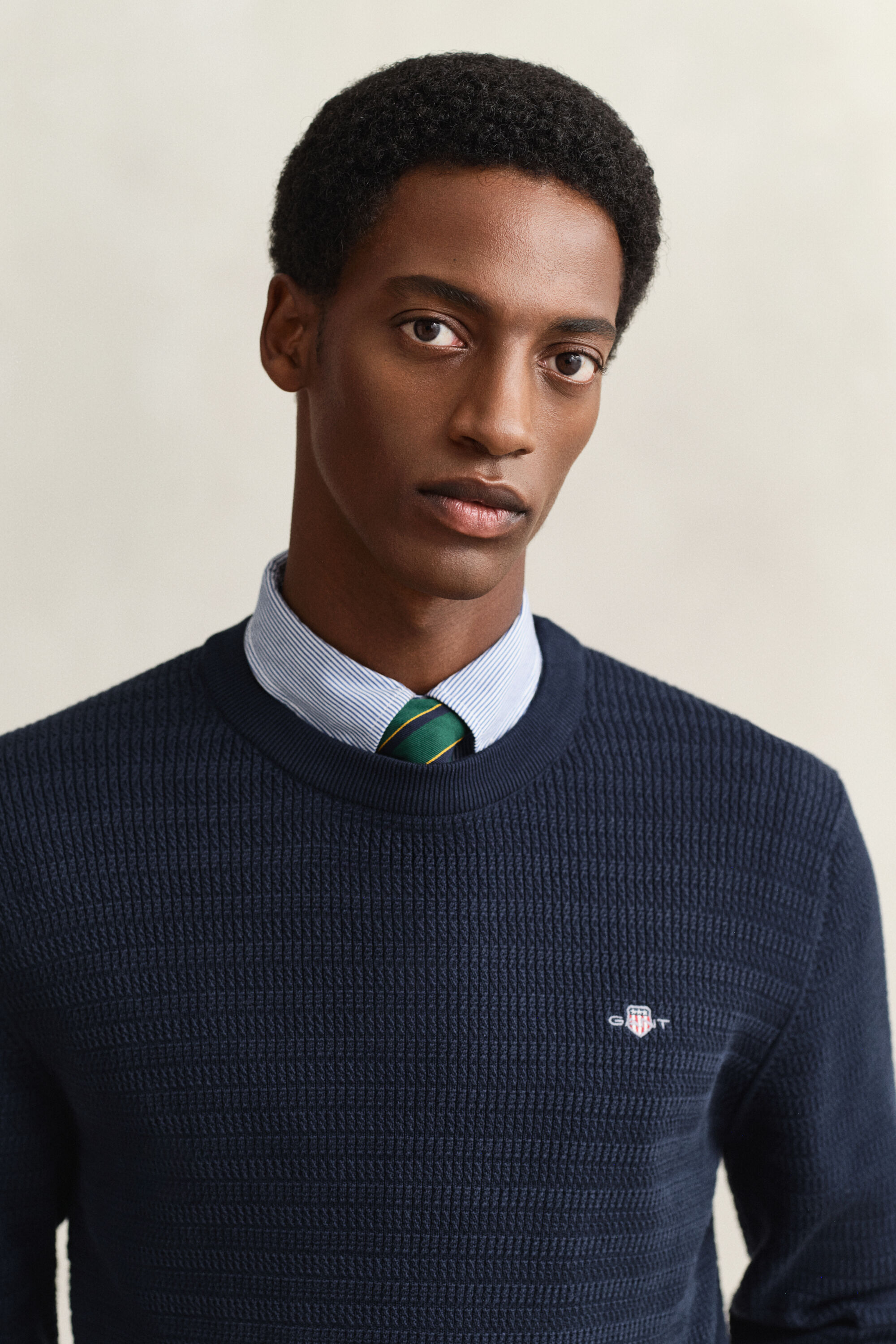 Gebreide trui met minikabels en ronde hals