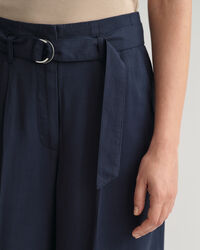 Cropped broek met wijde pijpen en ceintuur