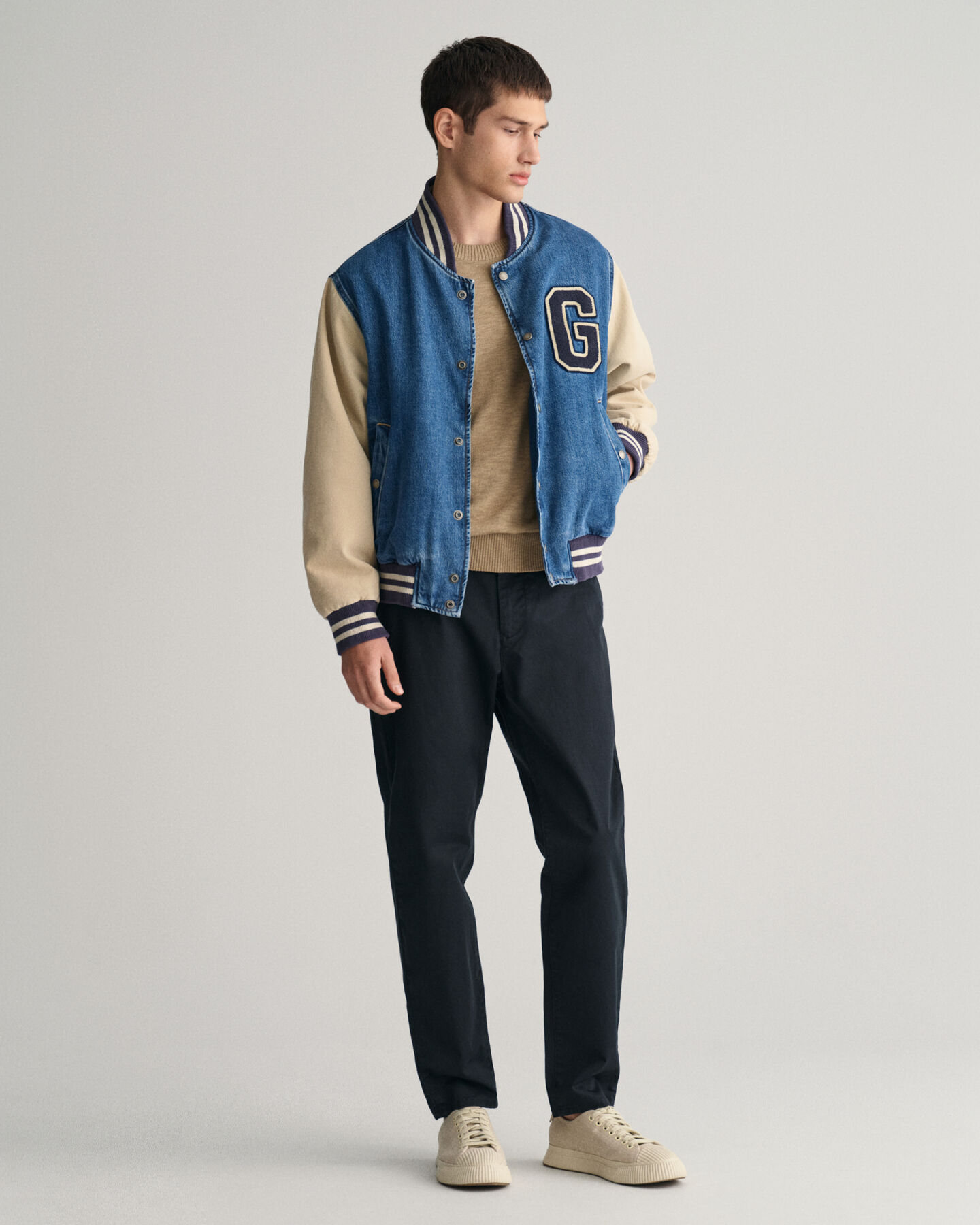 Chino van keperstof met taps toelopende pijpen