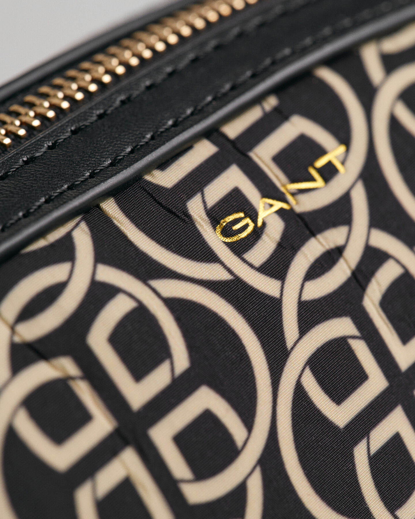 G Patterned toilettas