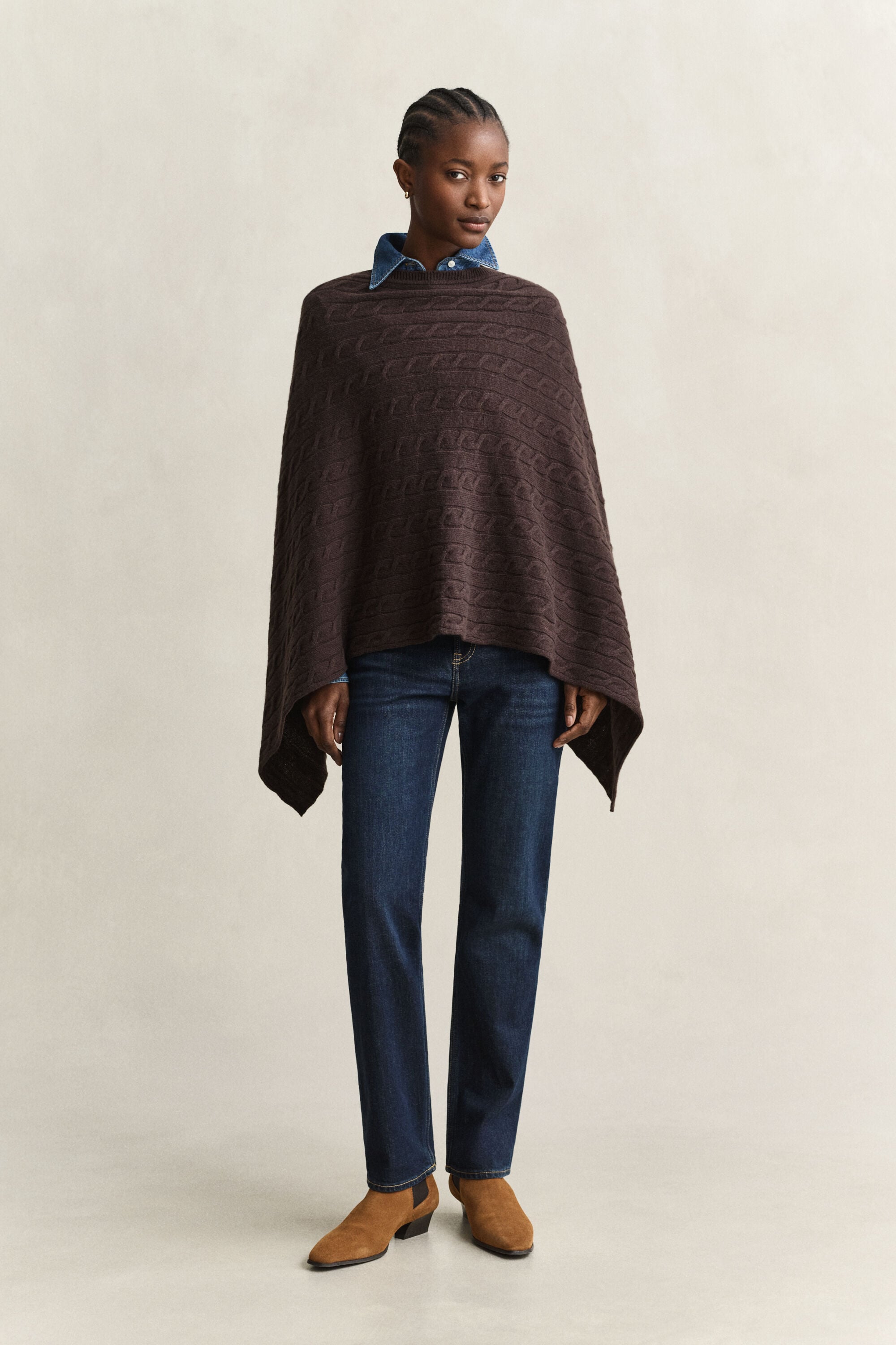 Wollen poncho met kabelpatroon