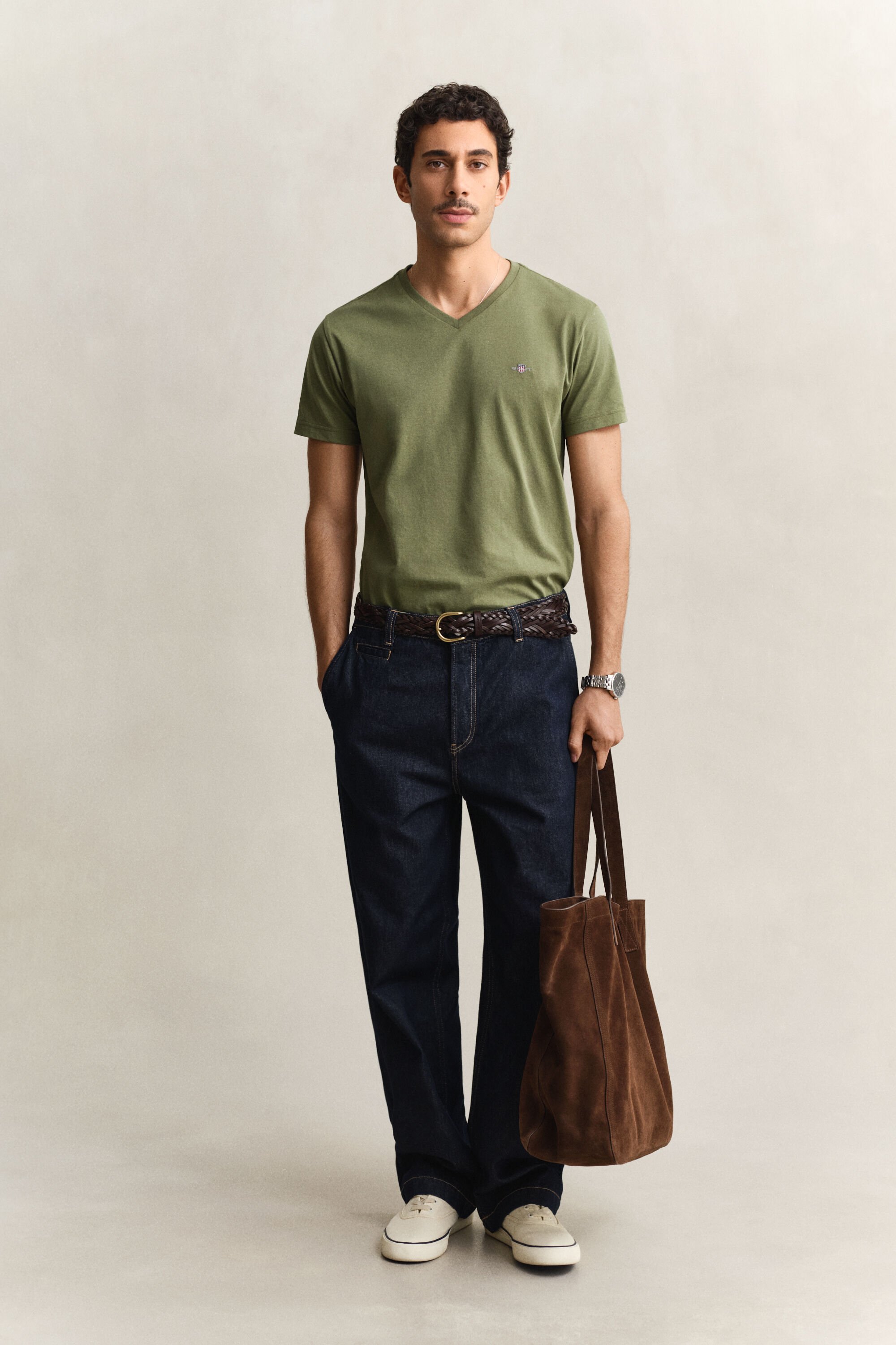 Slim Fit Shield T-shirt met V-hals