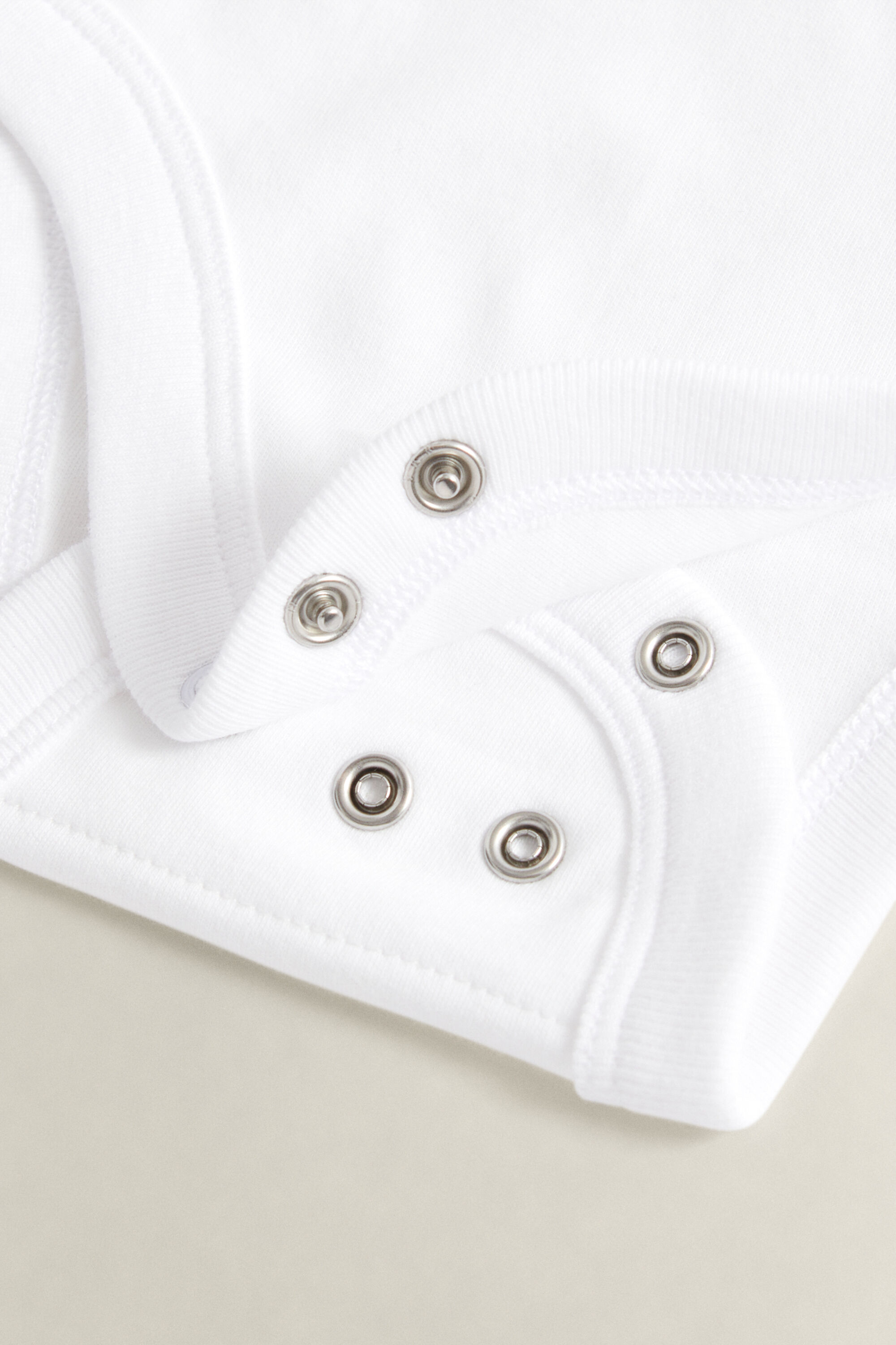 Baby rompertje met bijpassend mutsje