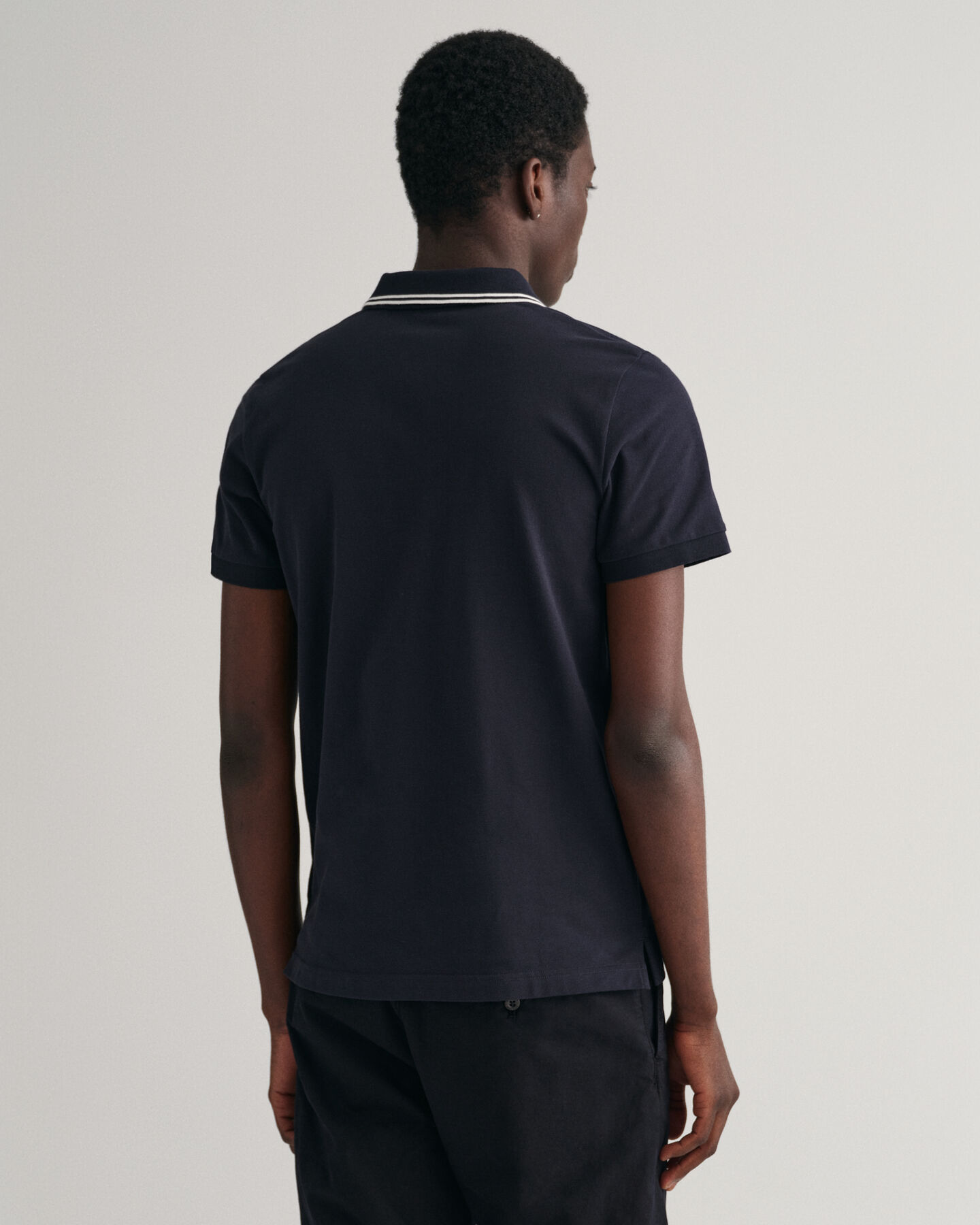 Piqu&eacute; poloshirt met contrasterende kraag met streepjes