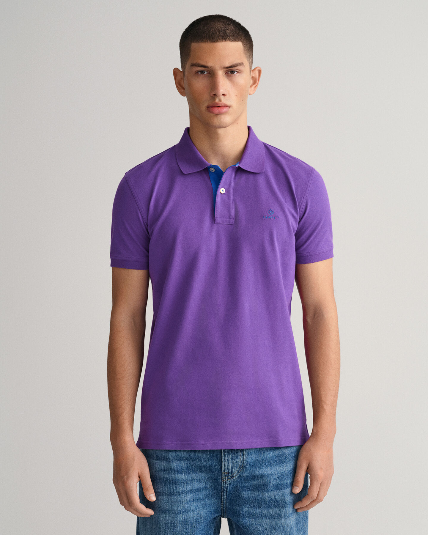 Piqu&eacute; poloshirt met contrasterende kraag
