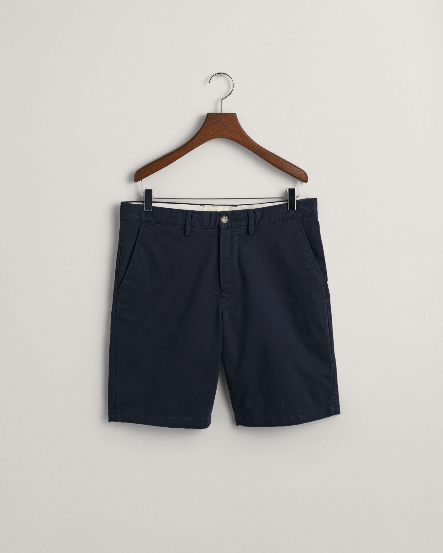 Seasonal Essential Regular Fit Archive Shield chinoshort