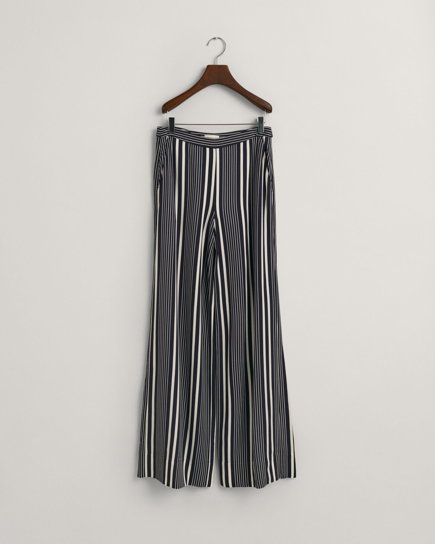 Regular Fit broek met wijde pijpen en streepjesprint