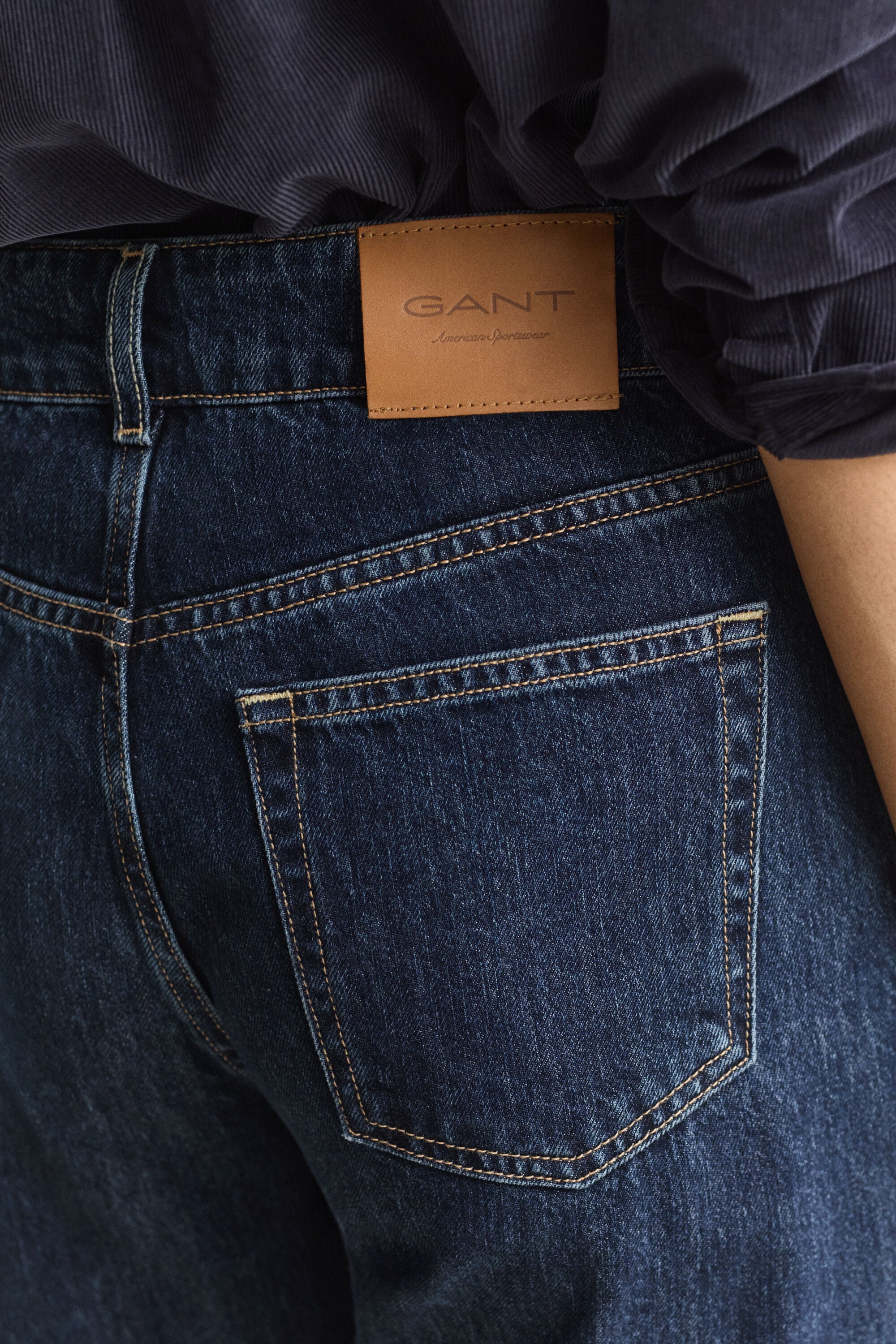 Relaxed jeans met knopen